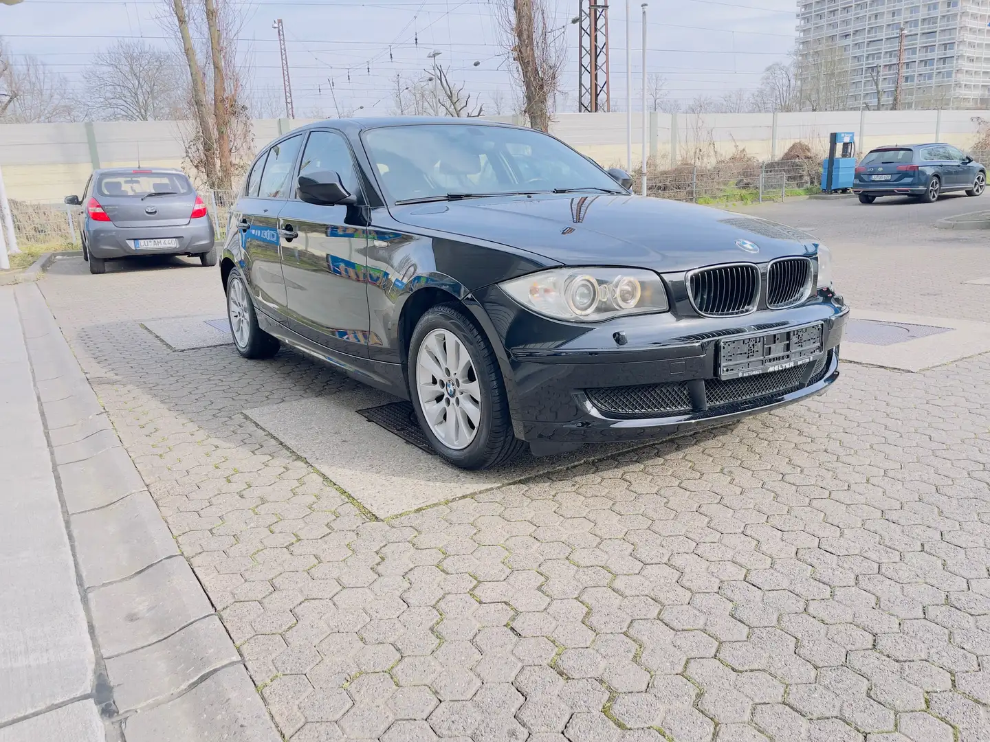BMW 118 118i Edition Lifestyle Schwarz - 2