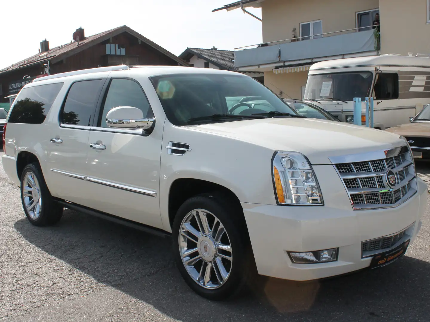 Cadillac Escalade 6.2 V8 Platinum VOLLAUSSTATTUNG I.HAND Weiß - 2