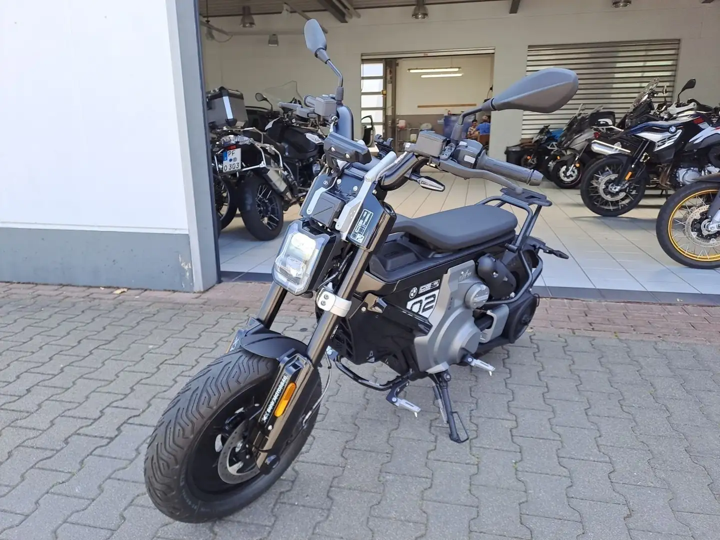 BMW CE 02 Neuzustand Fekete - 1