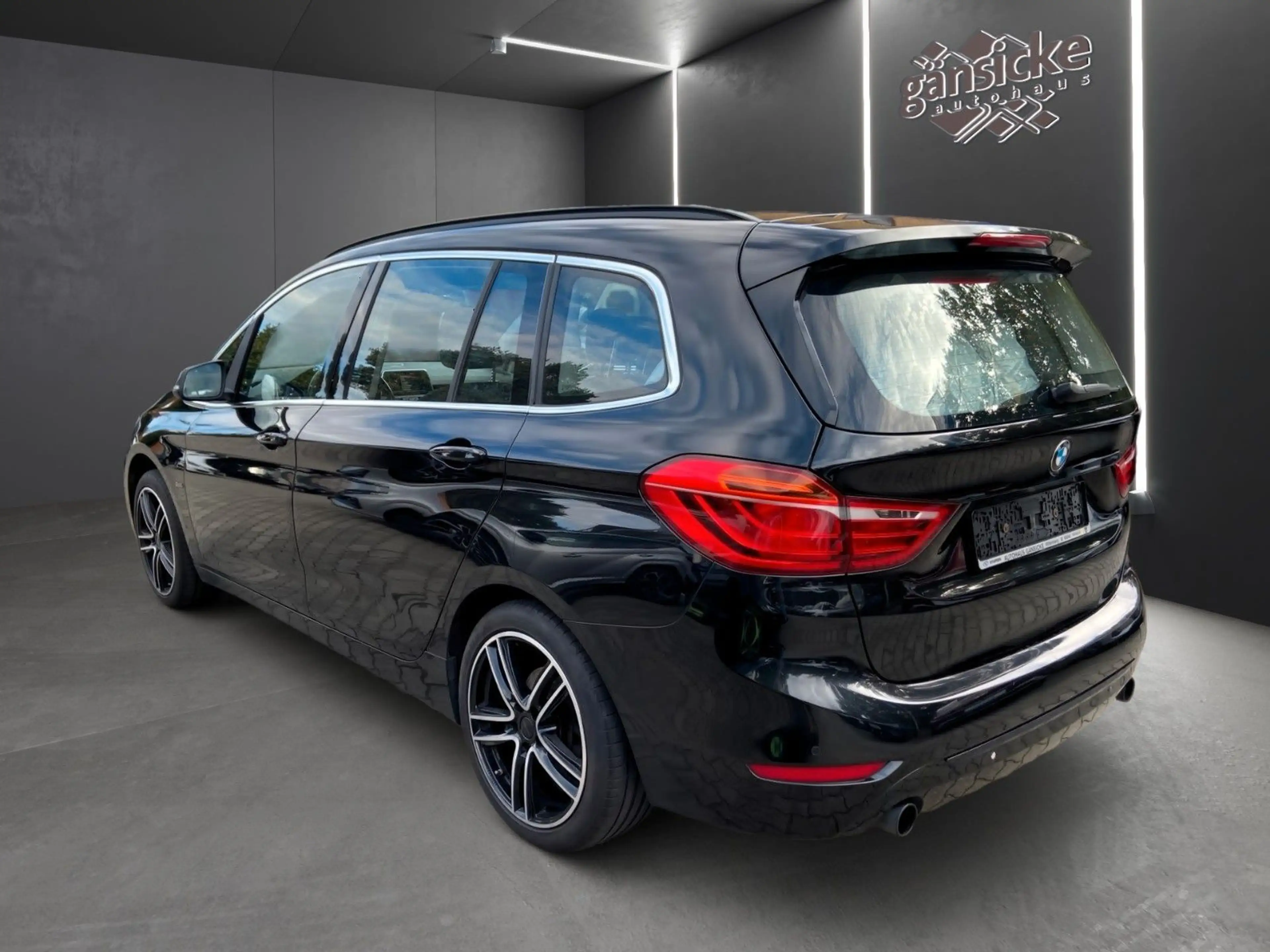 BMW 220 220i Sport Line — photo 5