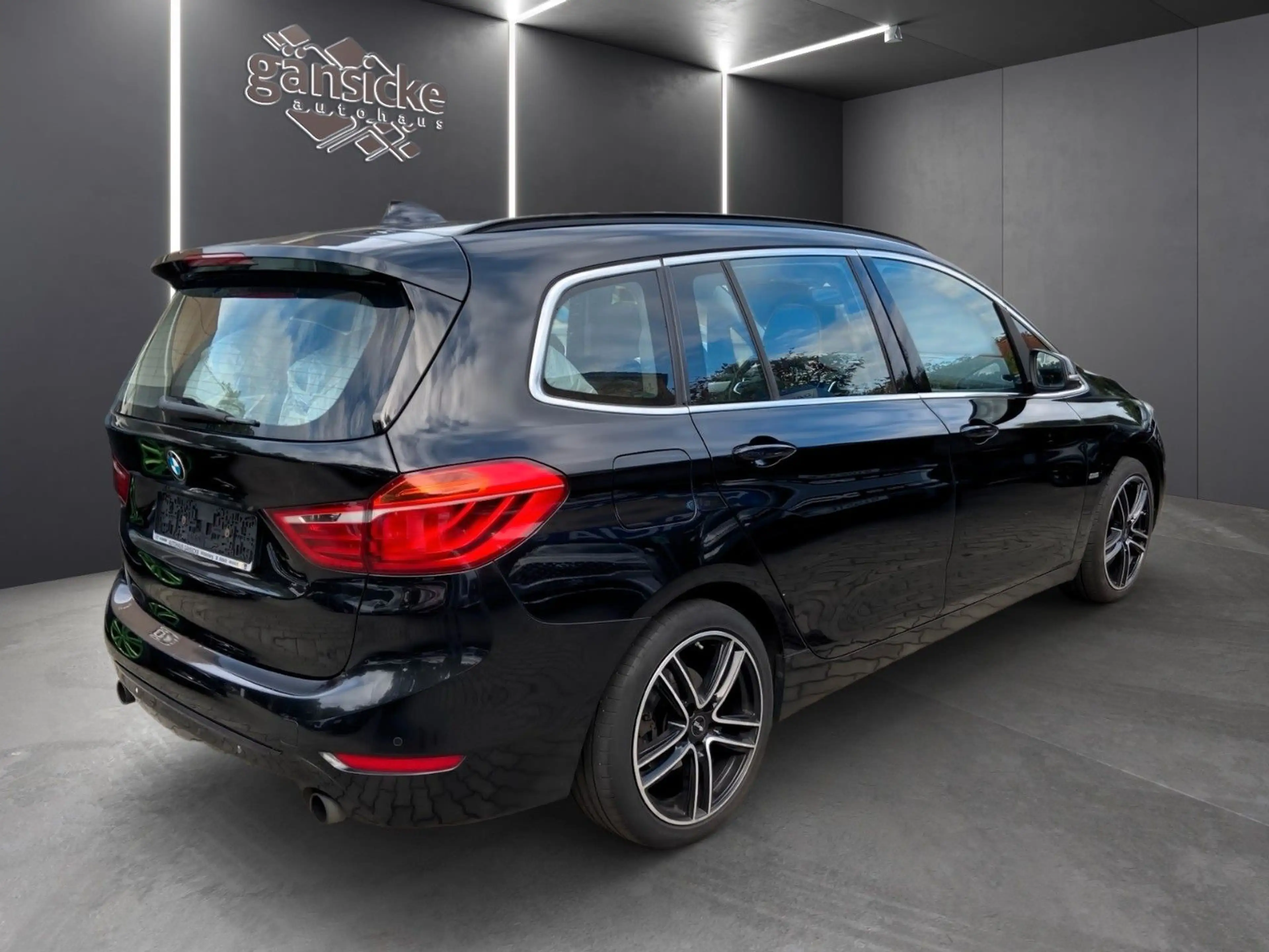 BMW 220 220i Sport Line — photo 4