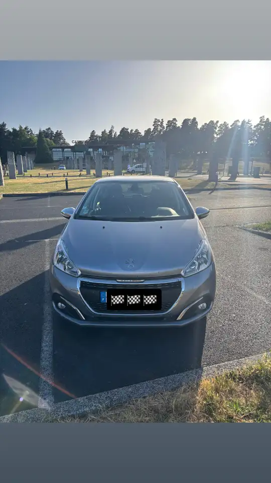 Peugeot 208 208 — photo 2