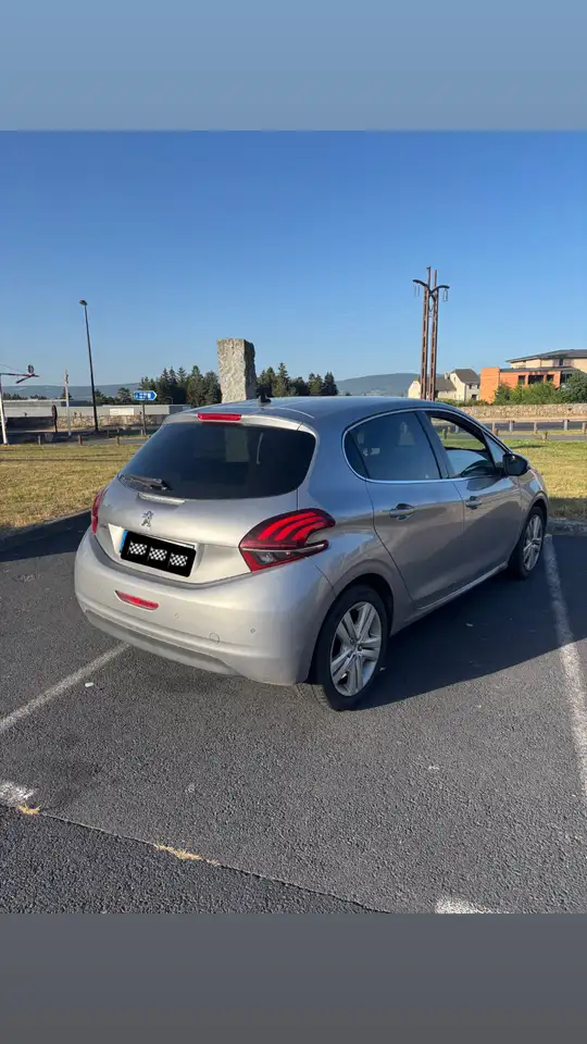 Peugeot 208 208 — photo 4
