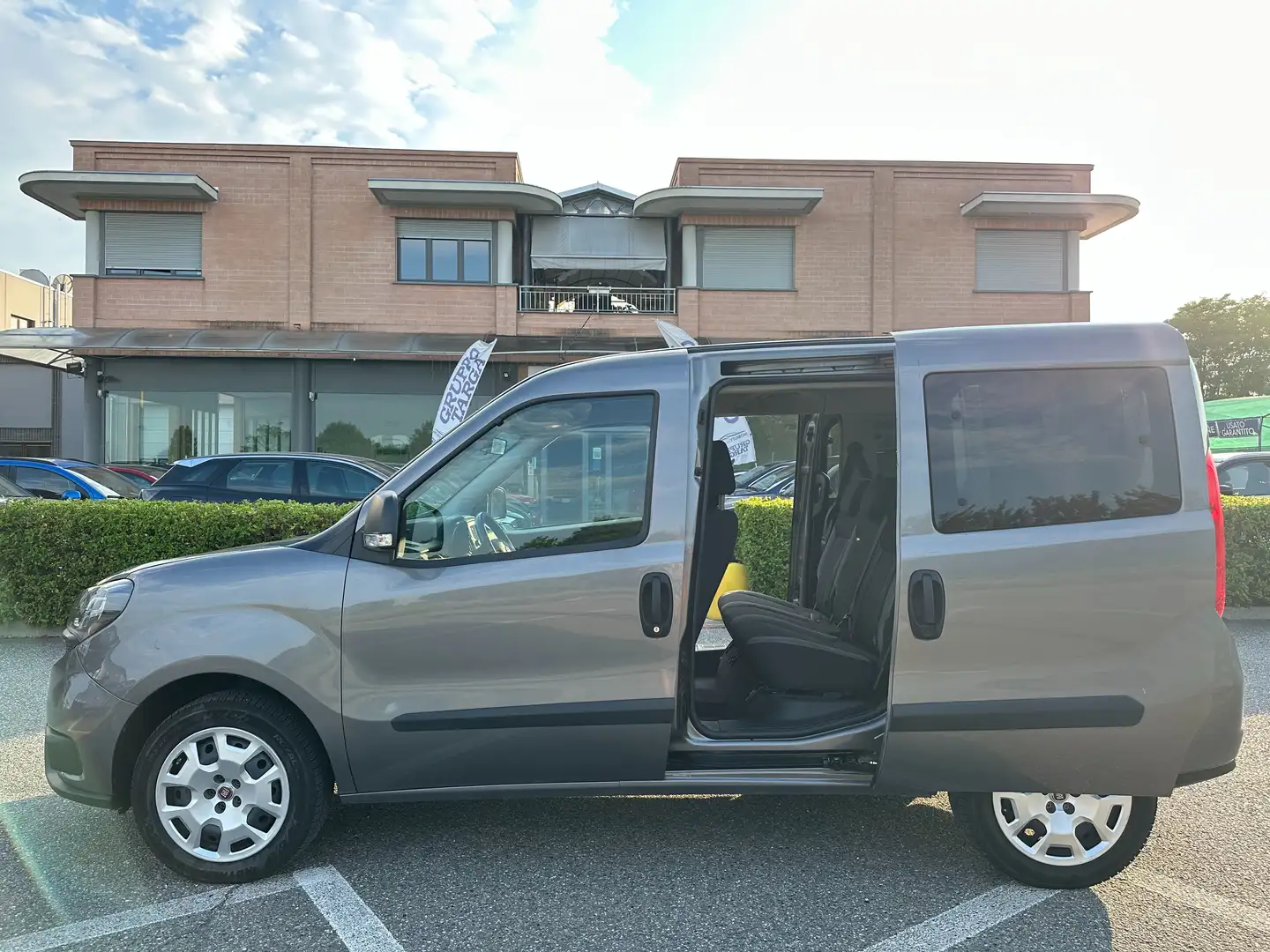 Fiat Doblo Doblo II 1.4 16v natural power Easy 120cv 7 POSTI Gris - 1