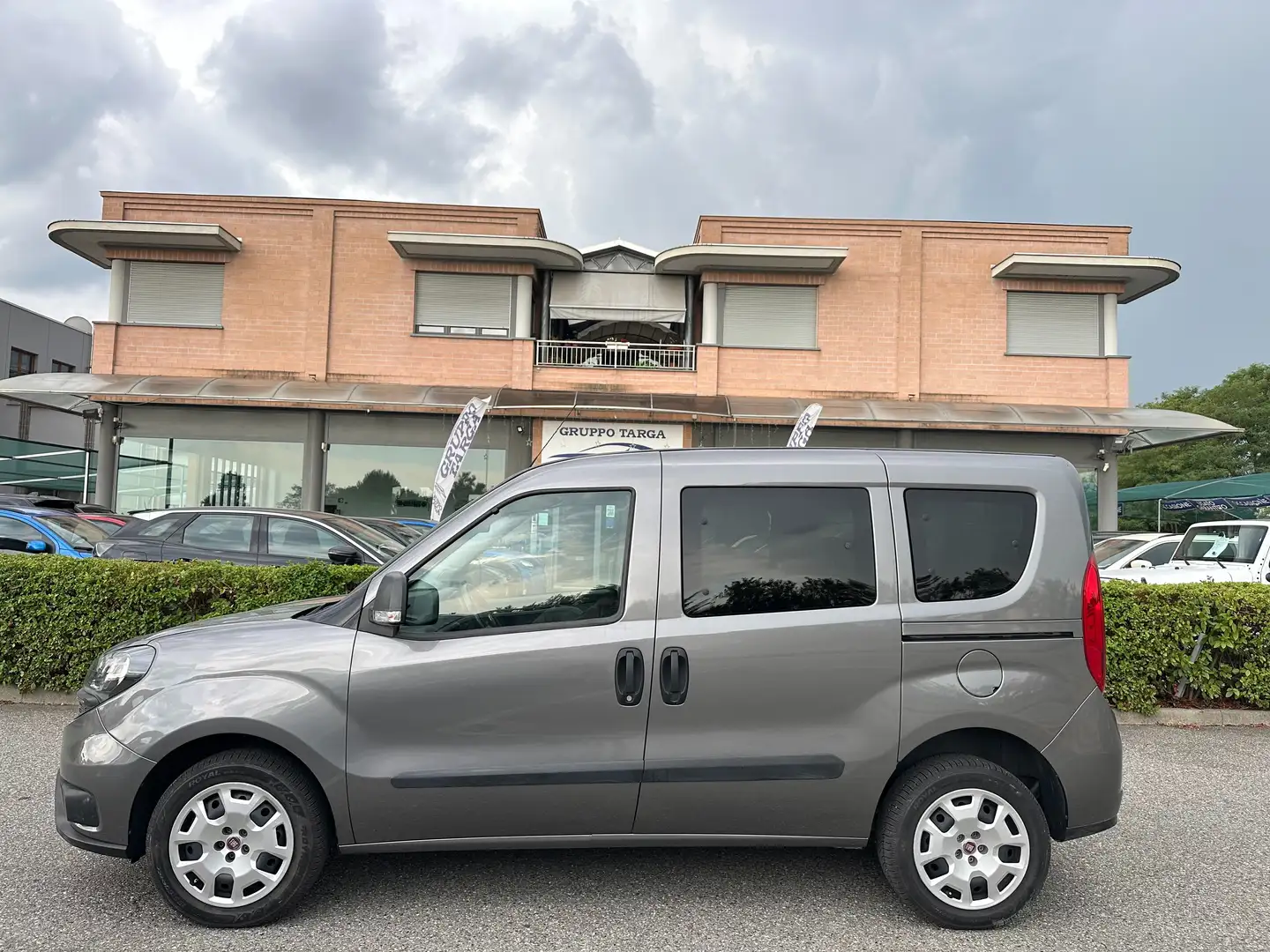 Fiat Doblo Doblo II 1.4 16v natural power Easy 120cv 7 POSTI Gris - 1