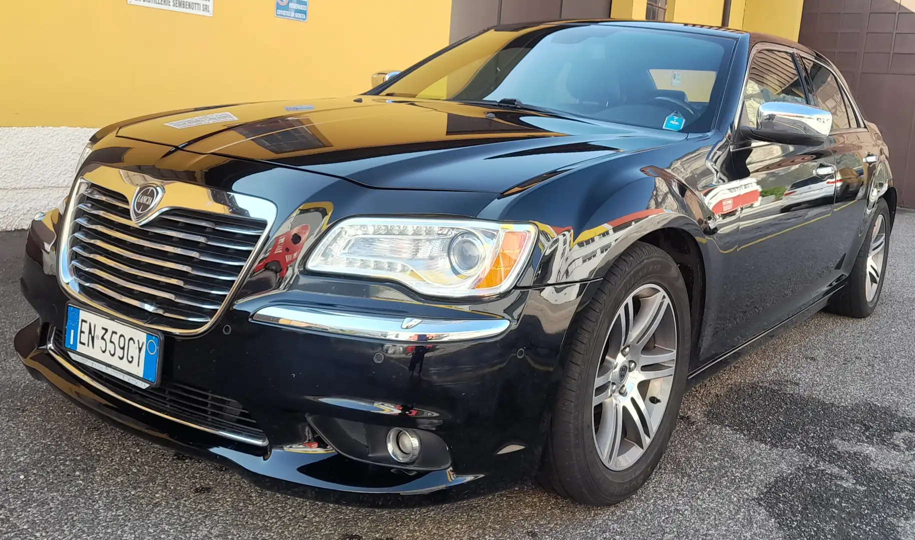 Lancia Thema Thema 2011 3.0 V6 mjt II Platinum 239cv auto Schwarz - 1