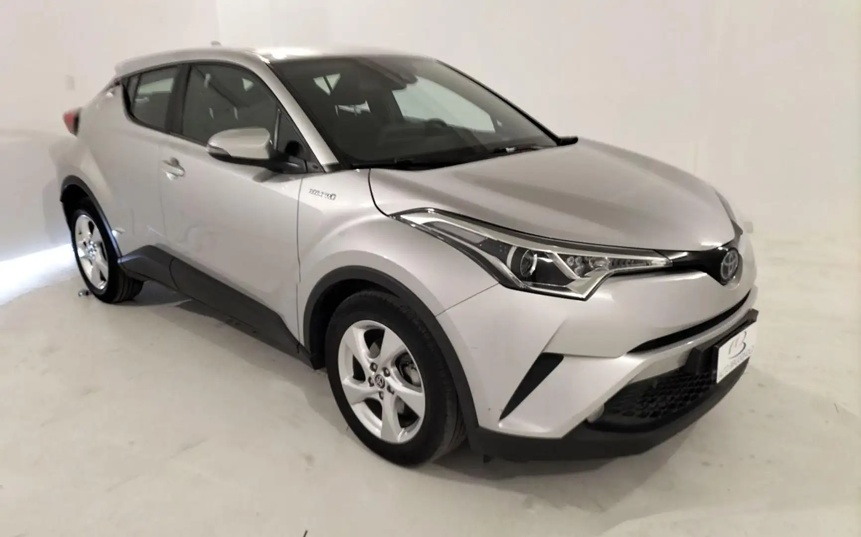 Toyota C-HR 1.8 Hybrid E-CVT Business Gris - 1