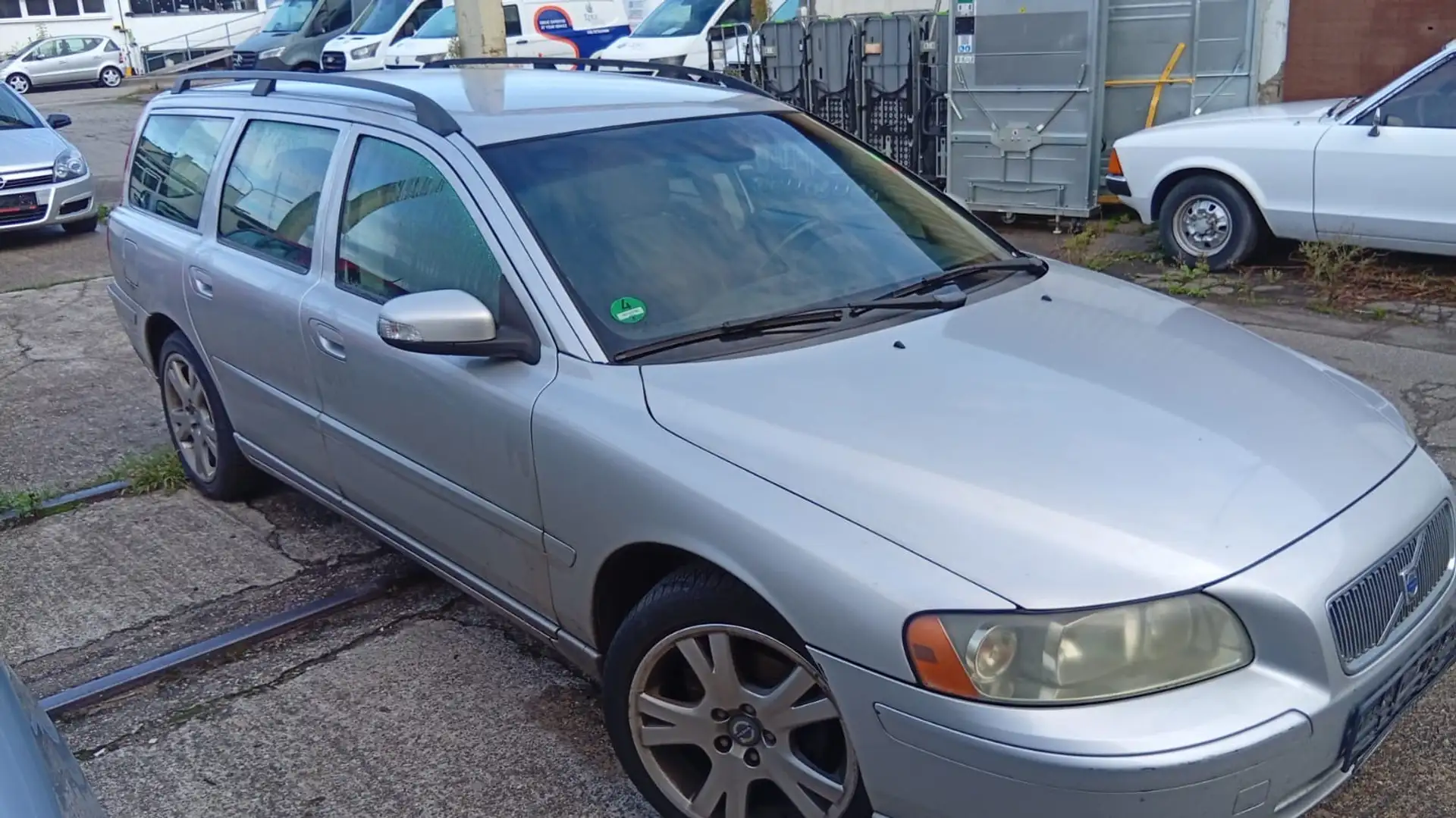 Volvo V70 D5 Momentum (136kW)(2005->) Grau - 2