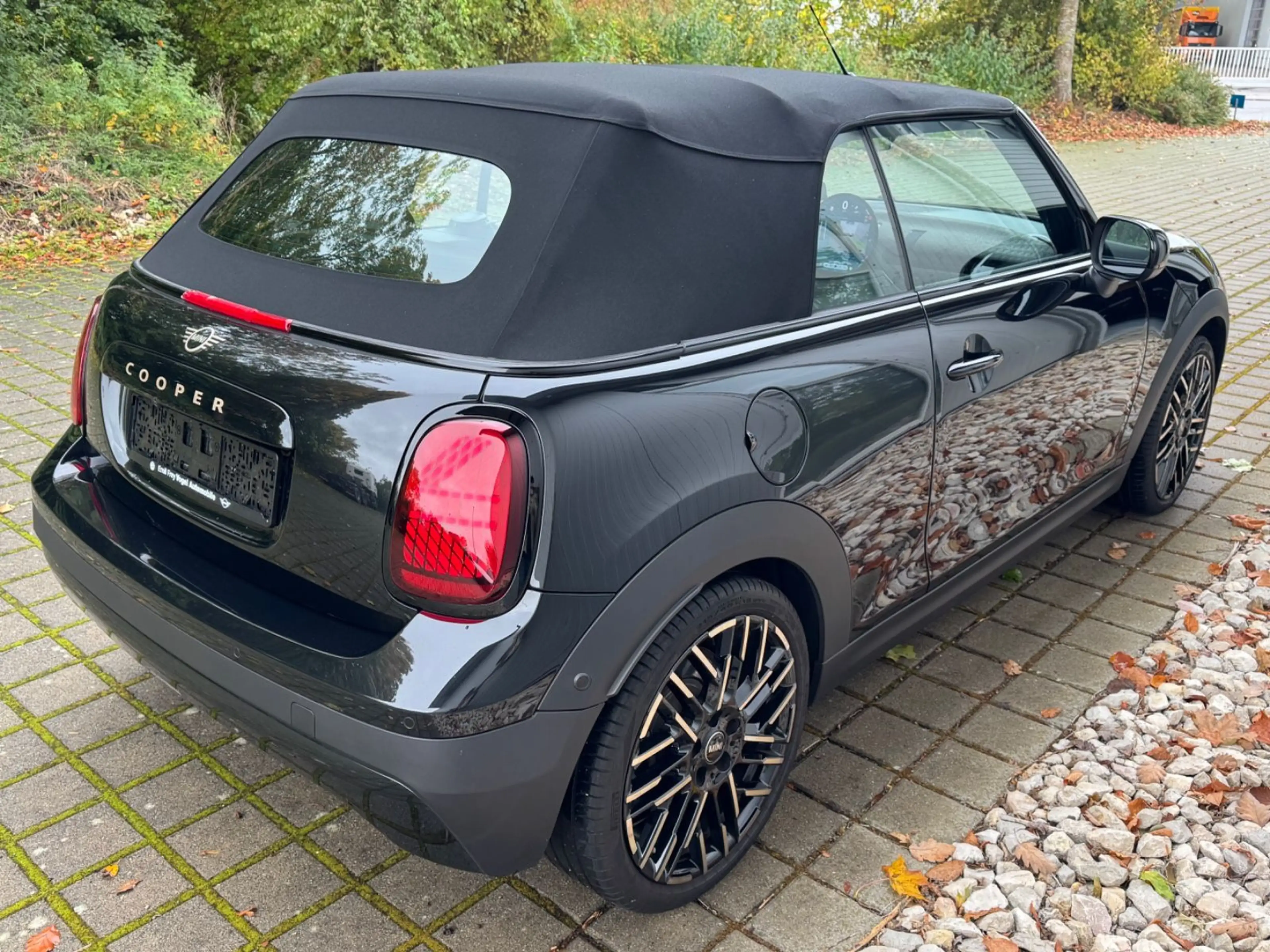 MINI Cooper C Cabrio Favoured Trim Head Up JCW 18zoll — photo 5