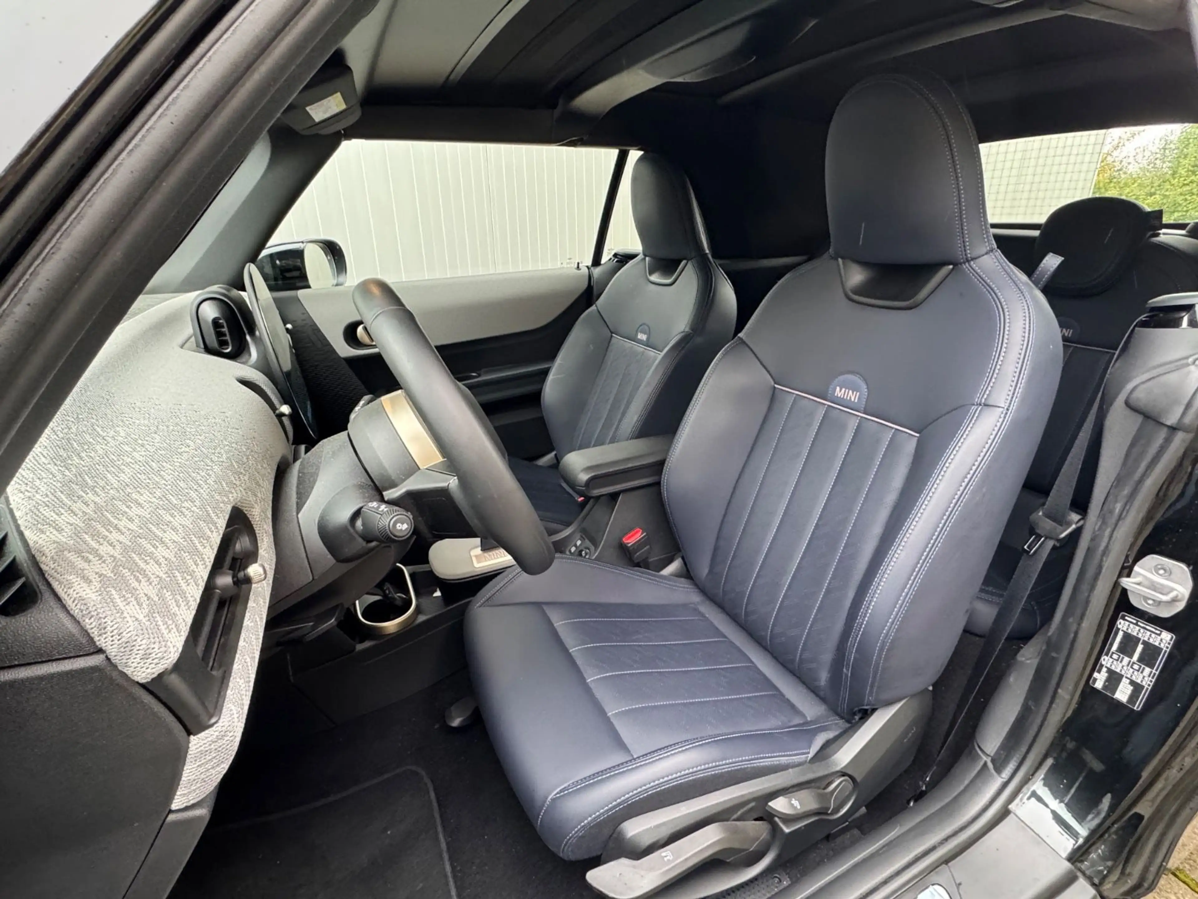 MINI Cooper C Cabrio Favoured Trim Head Up JCW 18zoll — photo 6