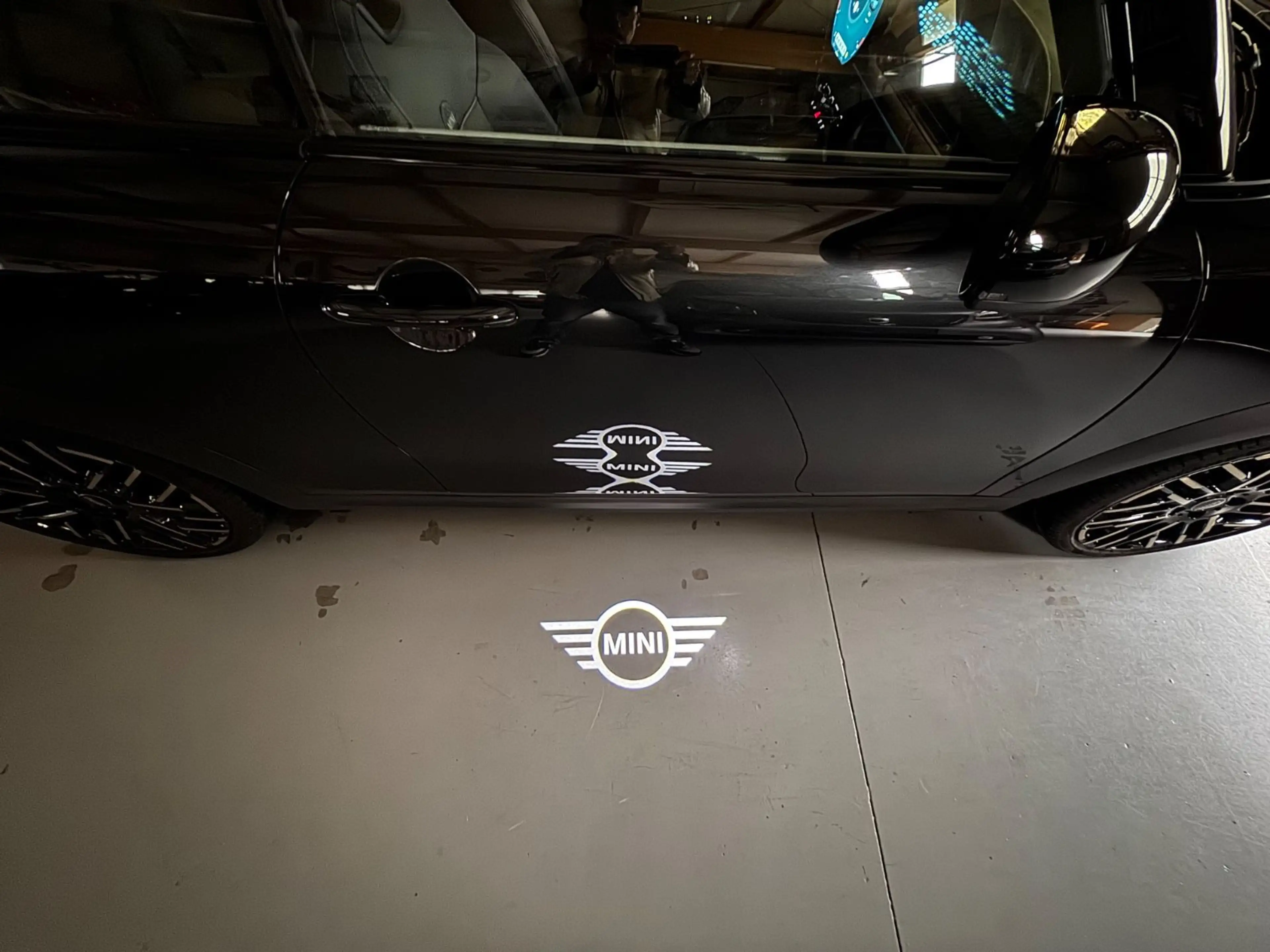 MINI Cooper C Cabrio Favoured Trim Head Up JCW 18zoll — photo 11