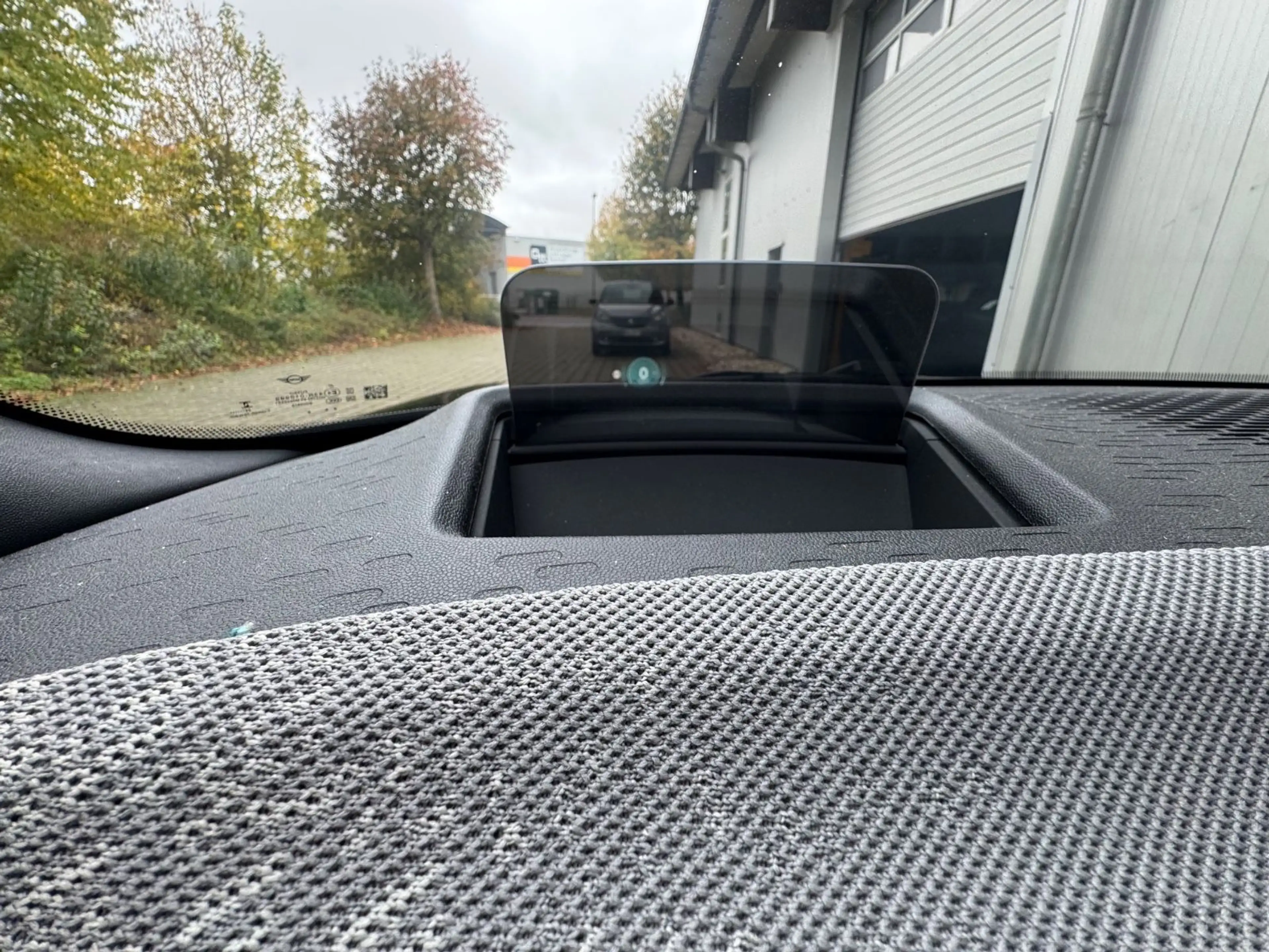 MINI Cooper C Cabrio Favoured Trim Head Up JCW 18zoll — photo 9