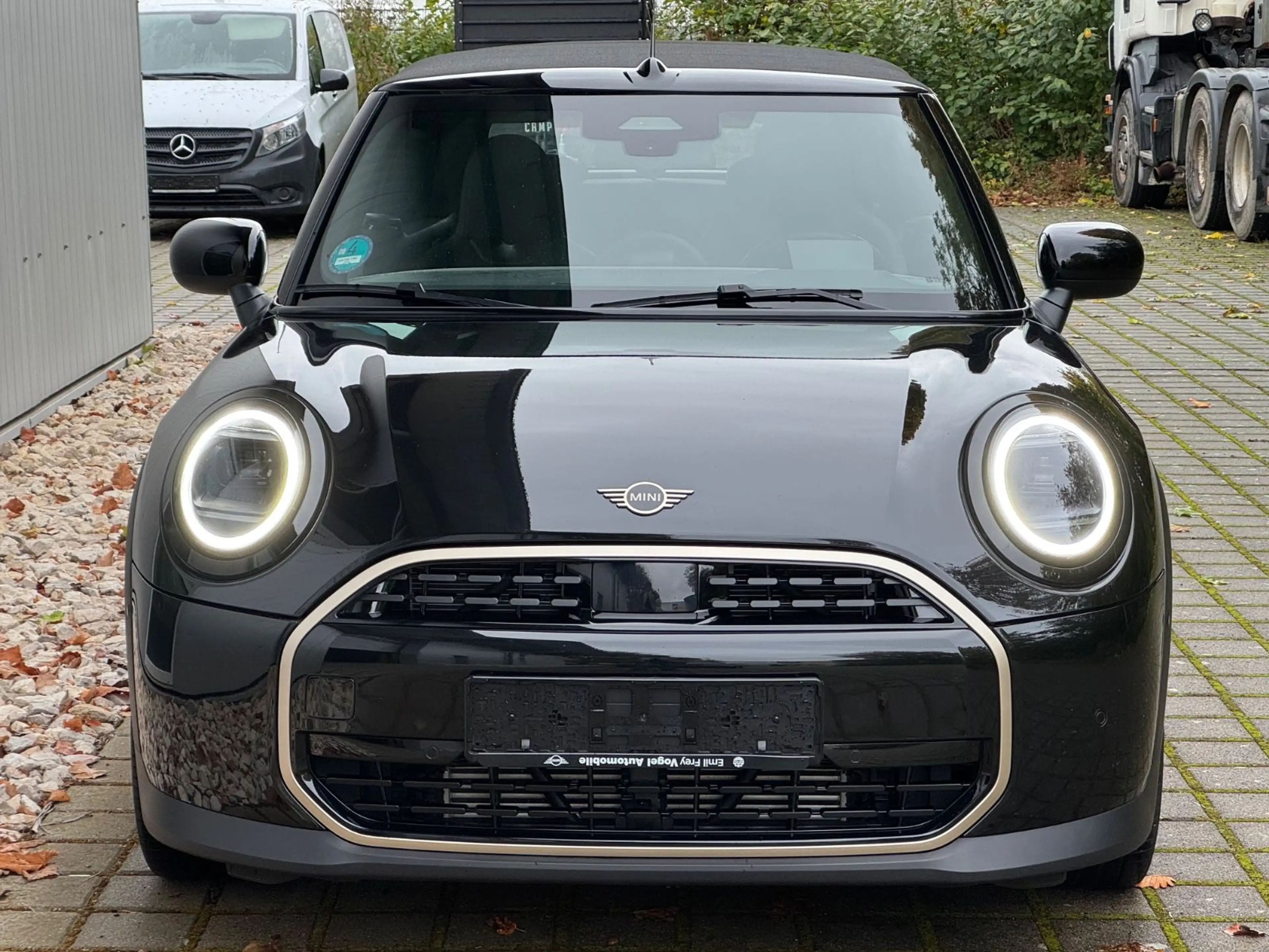 MINI Cooper C Cabrio Favoured Trim Head Up JCW 18zoll — photo 2