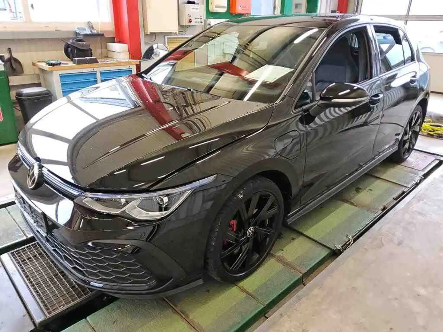 Volkswagen Golf GTE Pano HUD Keyless IQLight DCC RearView Pano Schwarz - 2