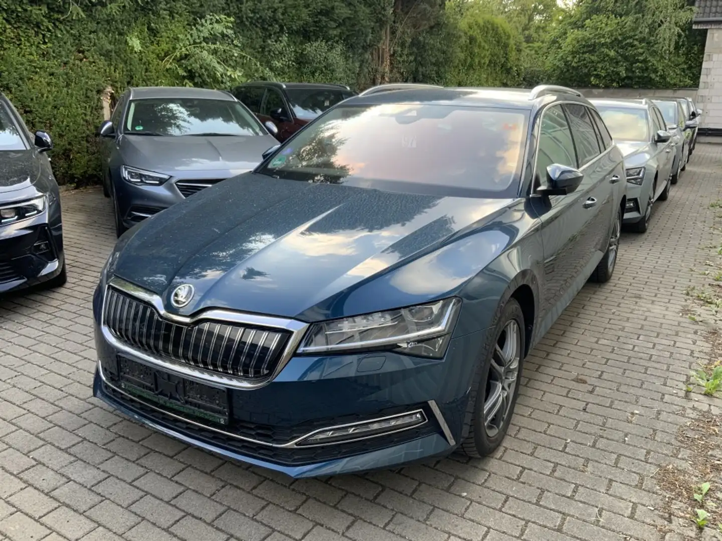 Skoda Superb Style iV*AHK*R.Cam*SHZ*memory*dig.Cockpit Blauw - 1