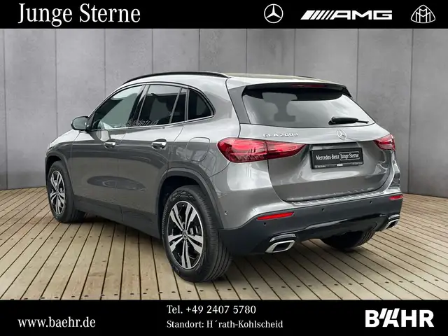 Mercedes-Benz Gla view 3