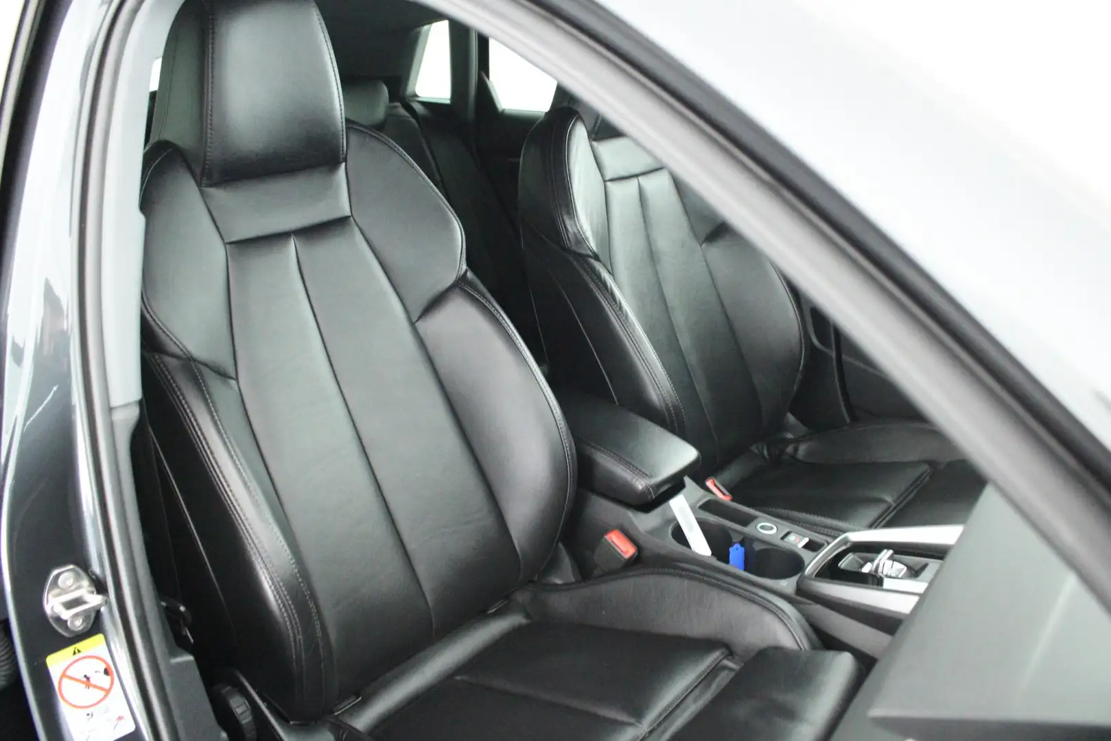 Audi A3 Sportback 35 TFSI 150pk S-Tronic Business edition Grau - 2