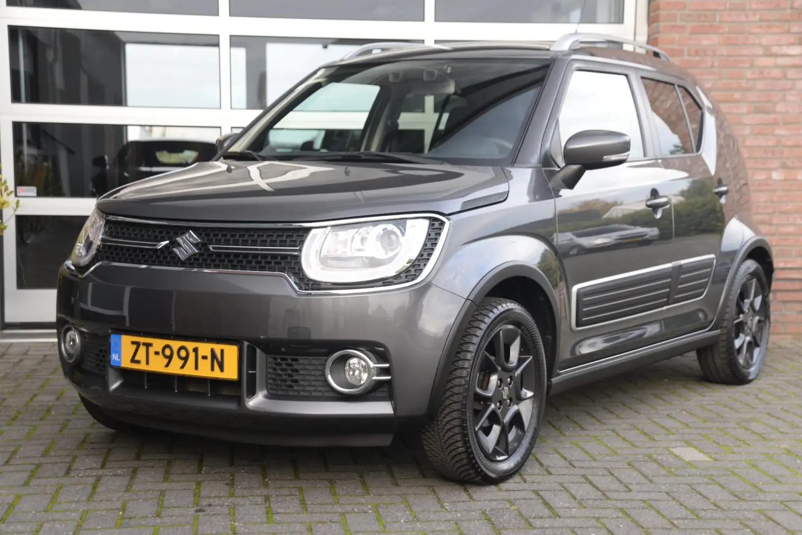 Suzuki Ignis 1.2 Stijl | Automaat | Camera | All seasons | Trek Gris - 1