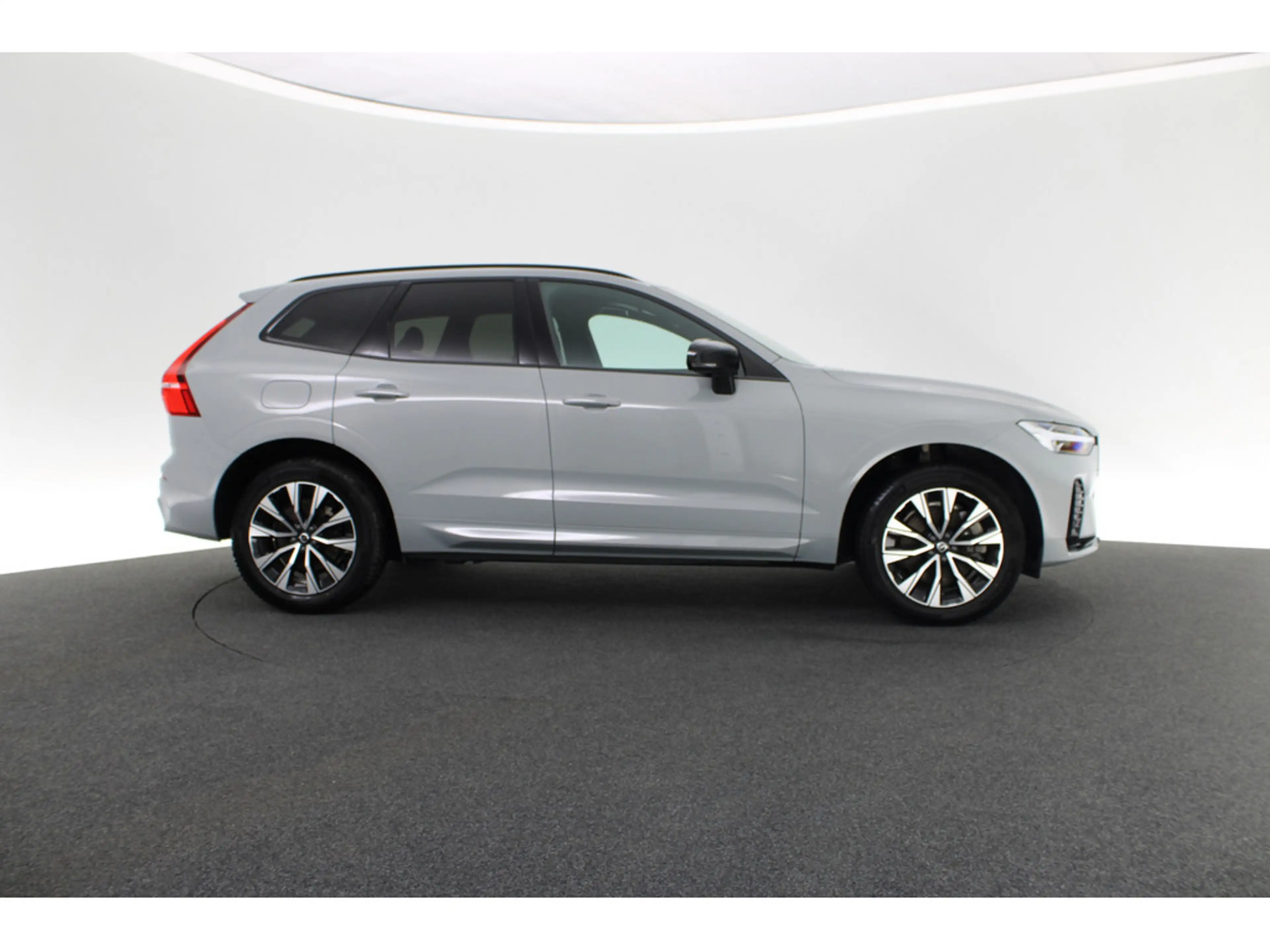 Volvo XC60 B4 Plus Dark 2WD — photo 8