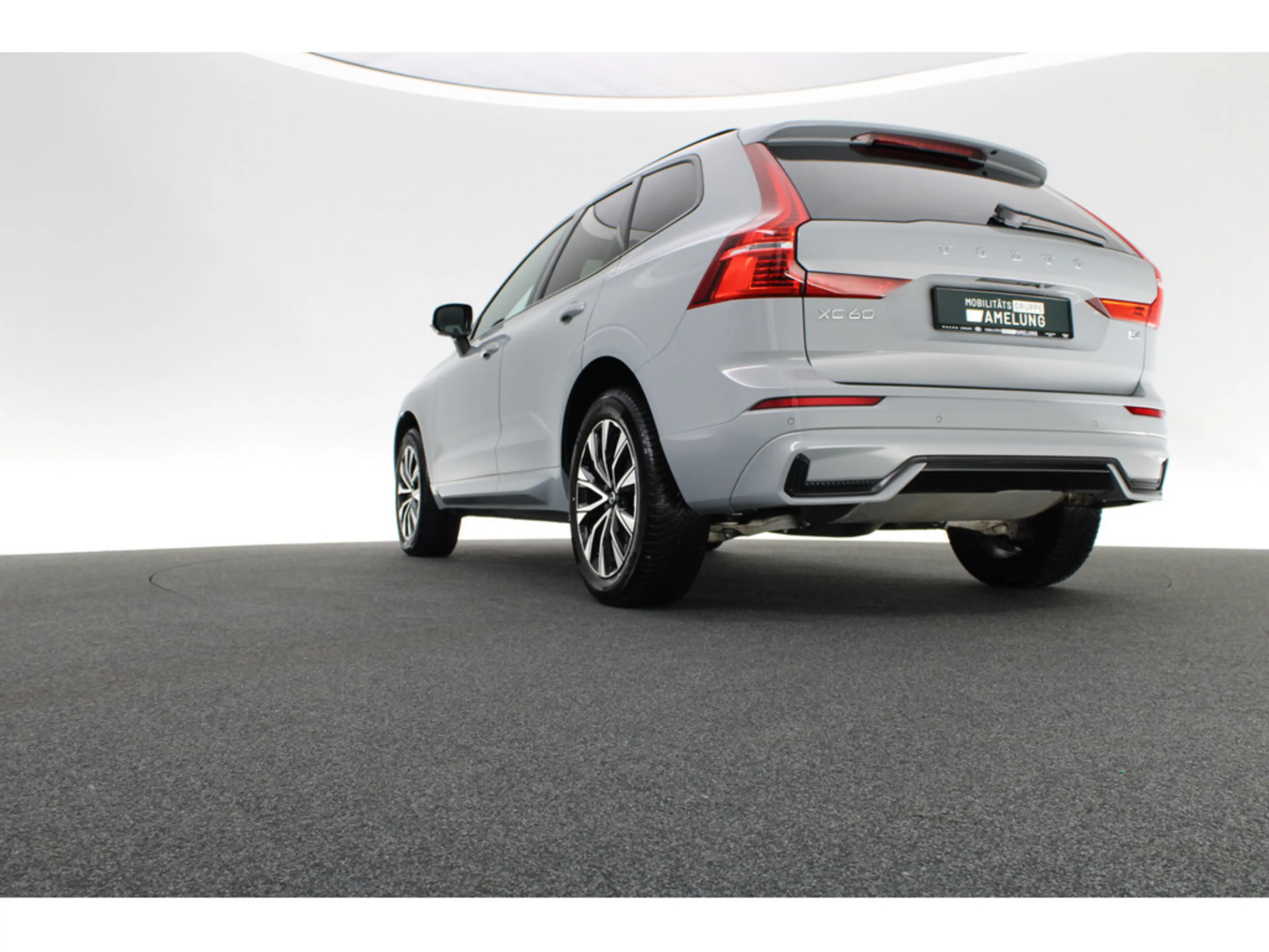 Volvo XC60 B4 Plus Dark 2WD — photo 13