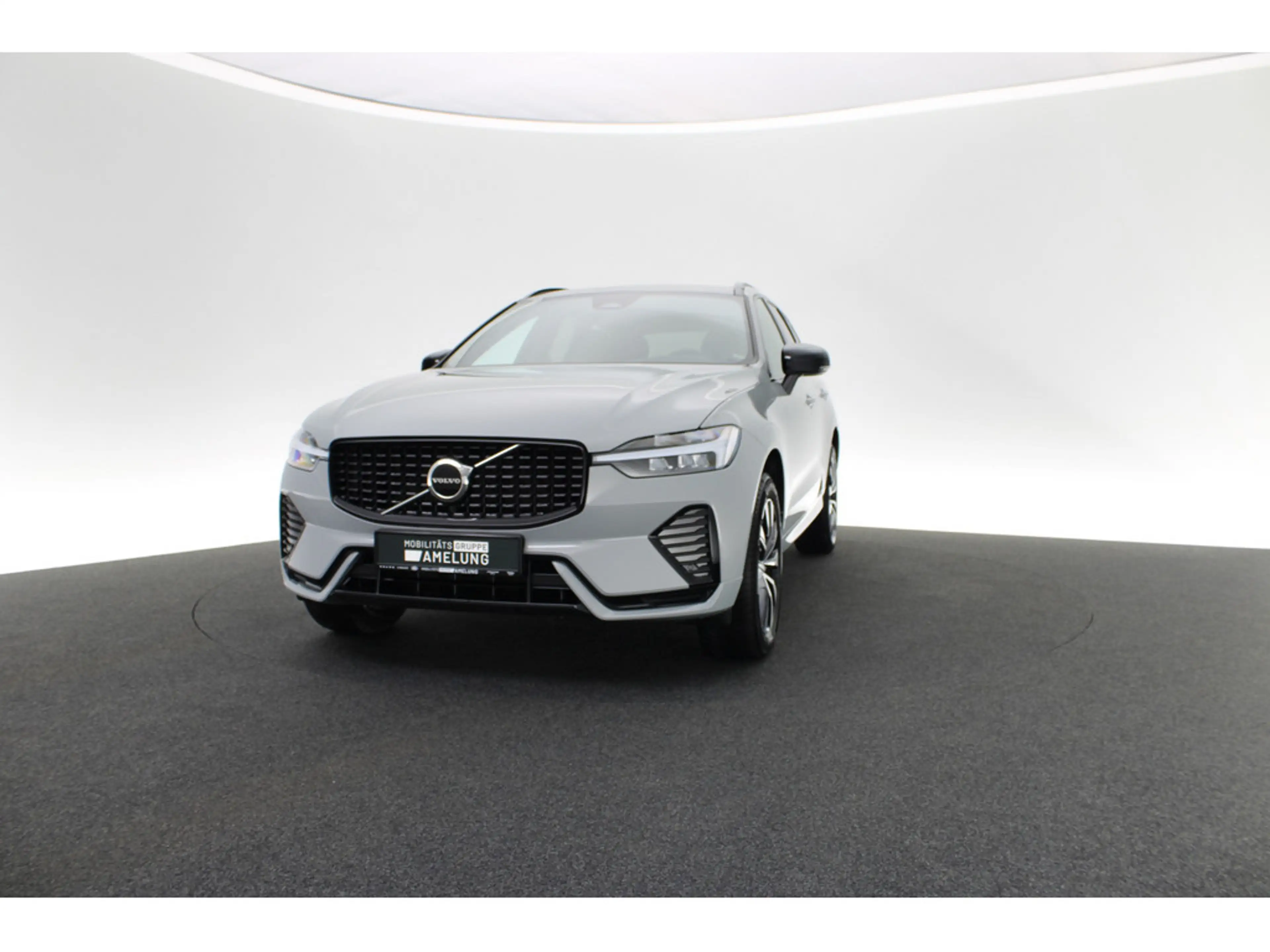Volvo XC60 B4 Plus Dark 2WD — photo 11