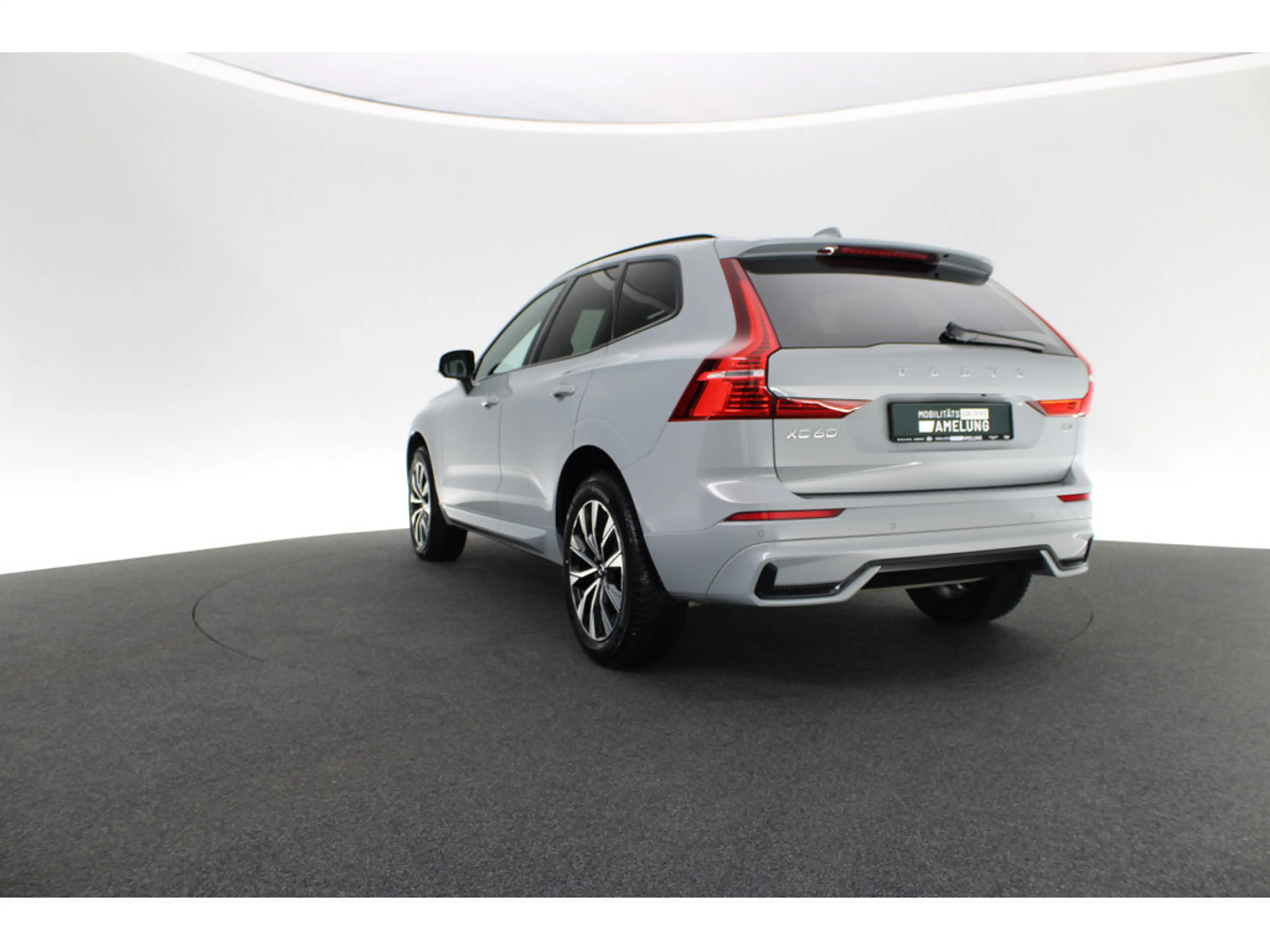Volvo XC60 B4 Plus Dark 2WD — photo 3