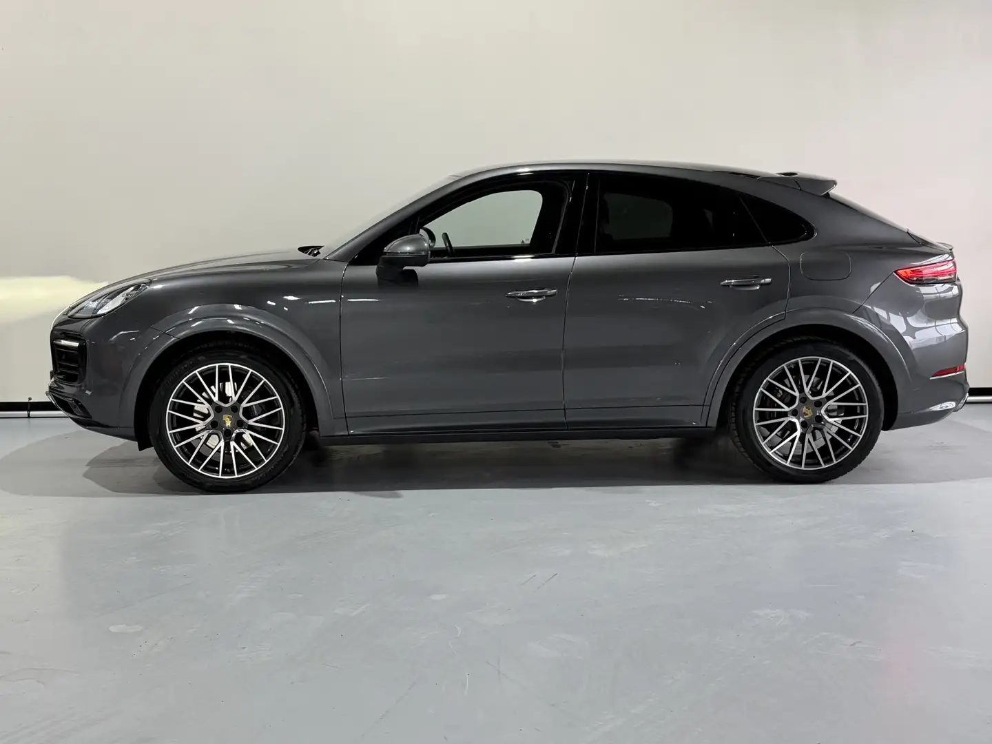 Porsche Cayenne Coupé SPORT DESIGN PANO/ 3.0 E-Hybrid Gris - 2
