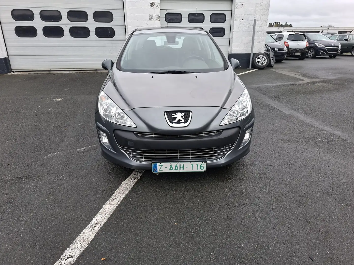 Peugeot 308 308 1.6i Premium Grijs - 1