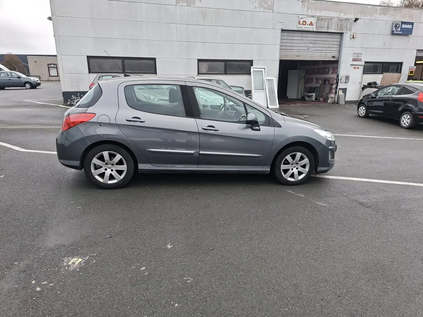 Peugeot 308 308 1.6i Premium Grijs - 2