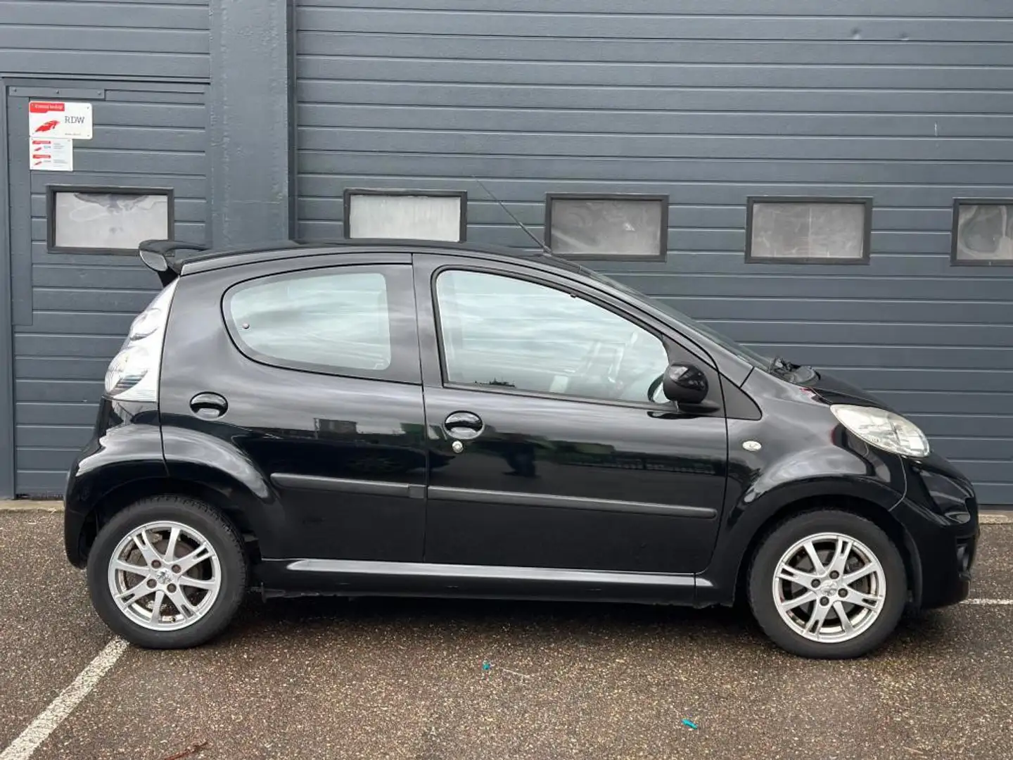 Peugeot 107 Peugeot 107 5d Facelift/Spoiler/Airco/lage km Negro - 2