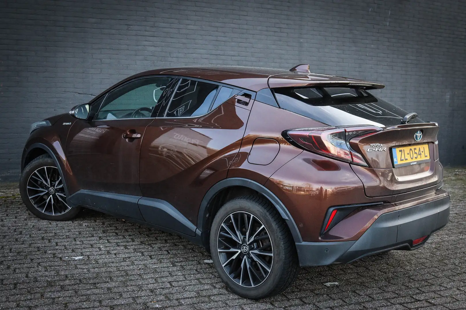 Toyota C-HR 1.8 Hybrid Executive Net binnen - Nu al te bezicht Braun - 2