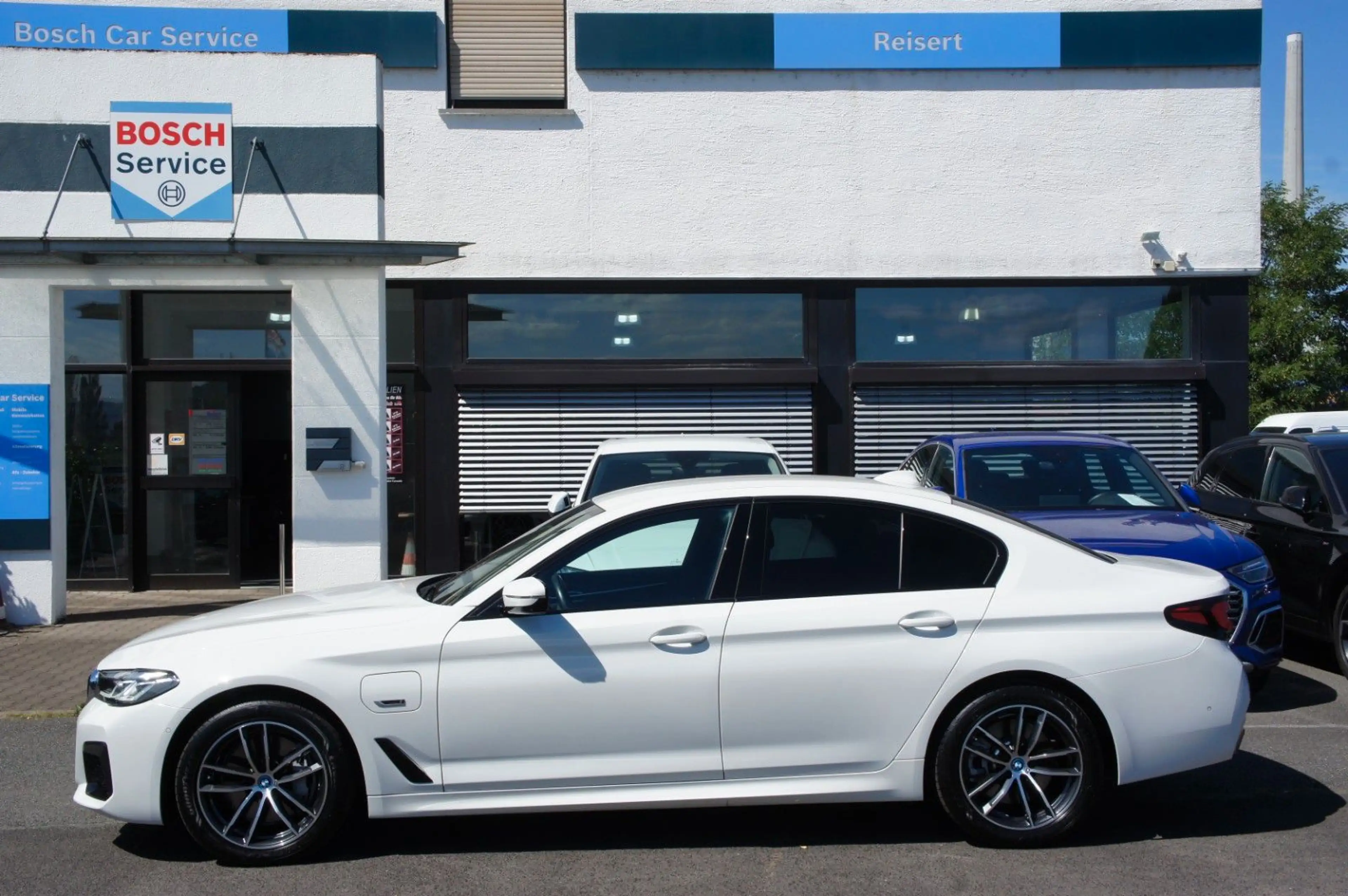 BMW 545 e Lim. xDrive M Sport *ACC*HUD*360°*MEMORY* — photo 3