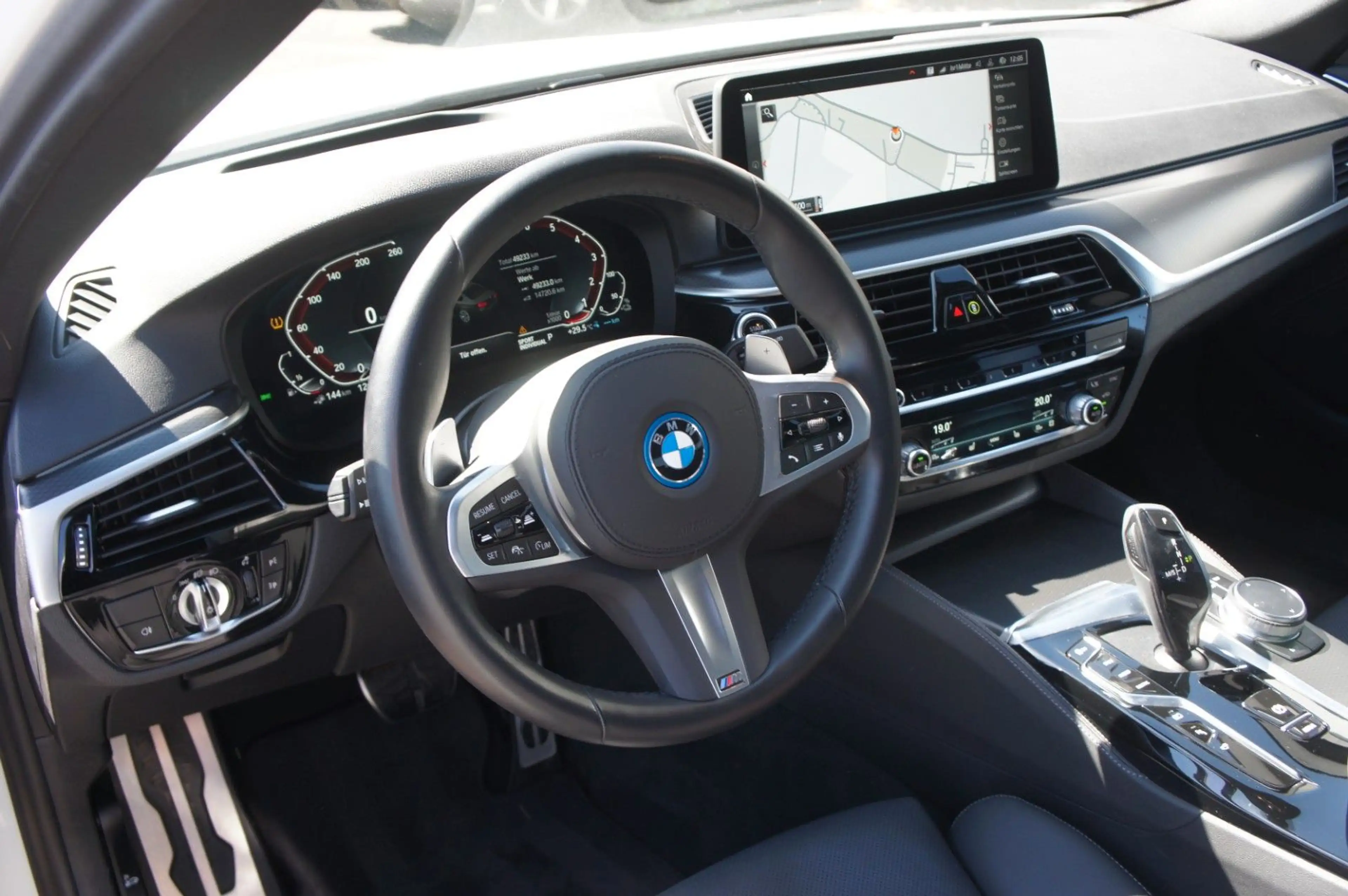 BMW 545 e Lim. xDrive M Sport *ACC*HUD*360°*MEMORY* — photo 9