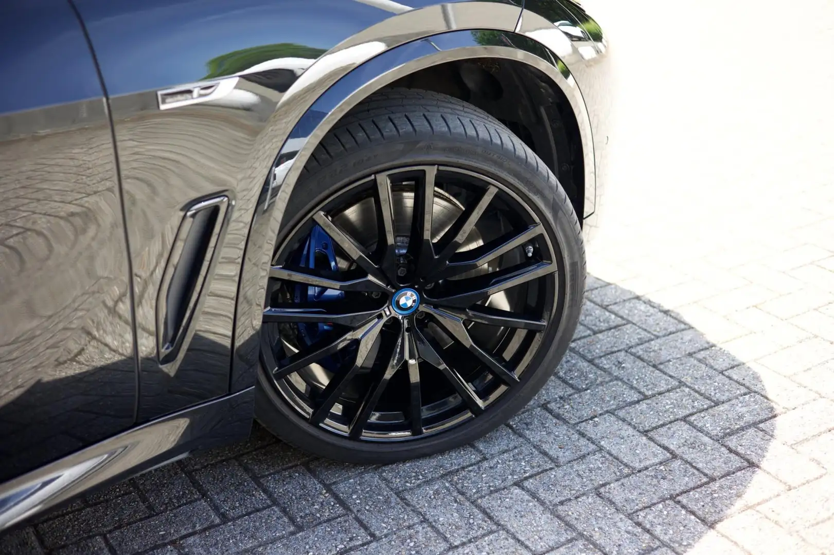 BMW X5 XDrive45e M Sport | B&W | SkyLounge | Achterasbest Noir - 2