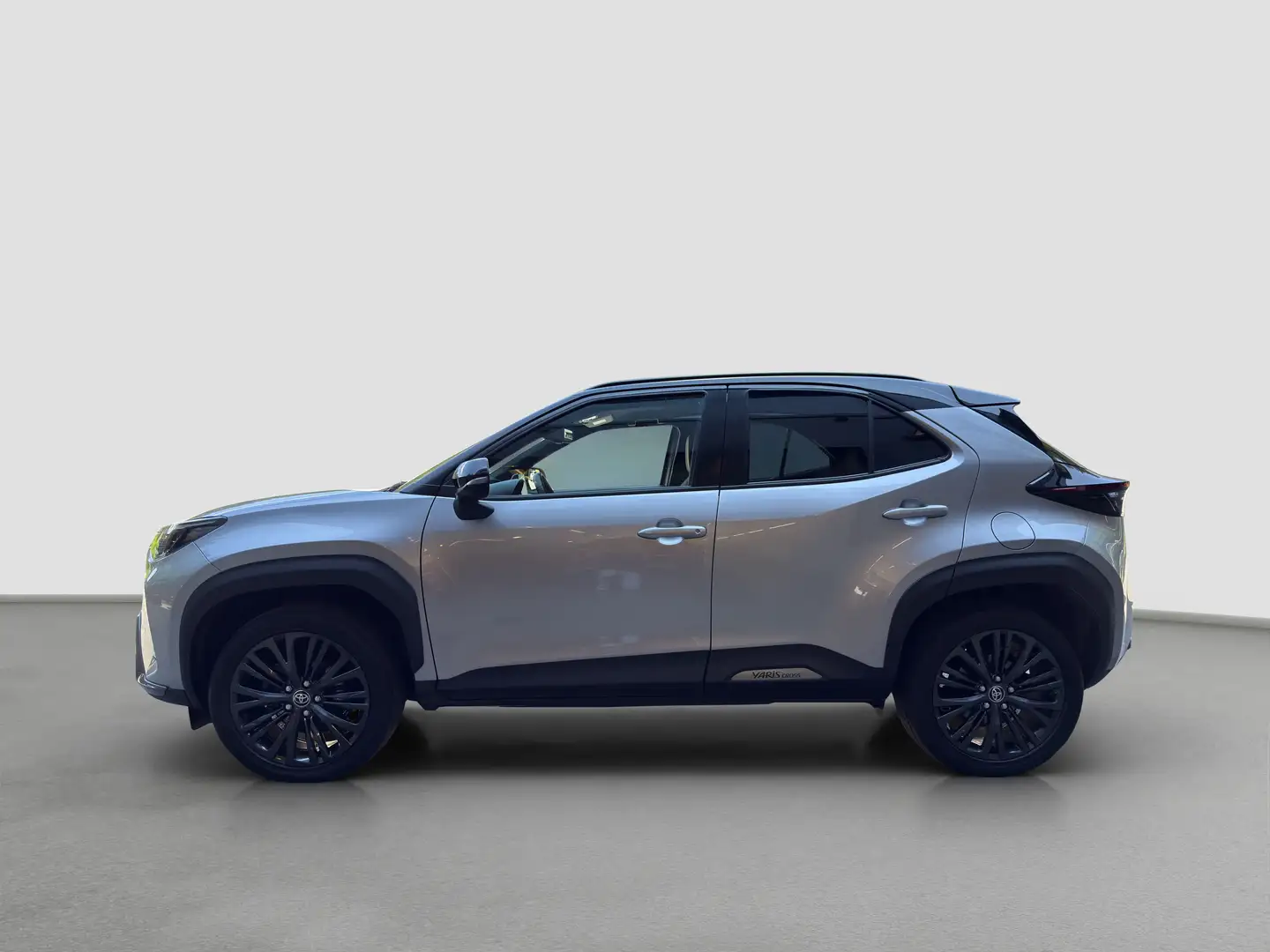Toyota Yaris Cross Yaris Cross Adventure AUT. Hybrid Allrad 1,5 VVT Grau - 2
