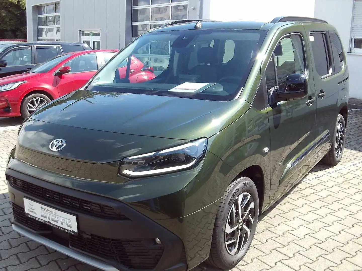 Toyota Proace City Verso 5-Türer/Comfort-Paket 1.2 Turbo L1 Team Deut Grün - 2