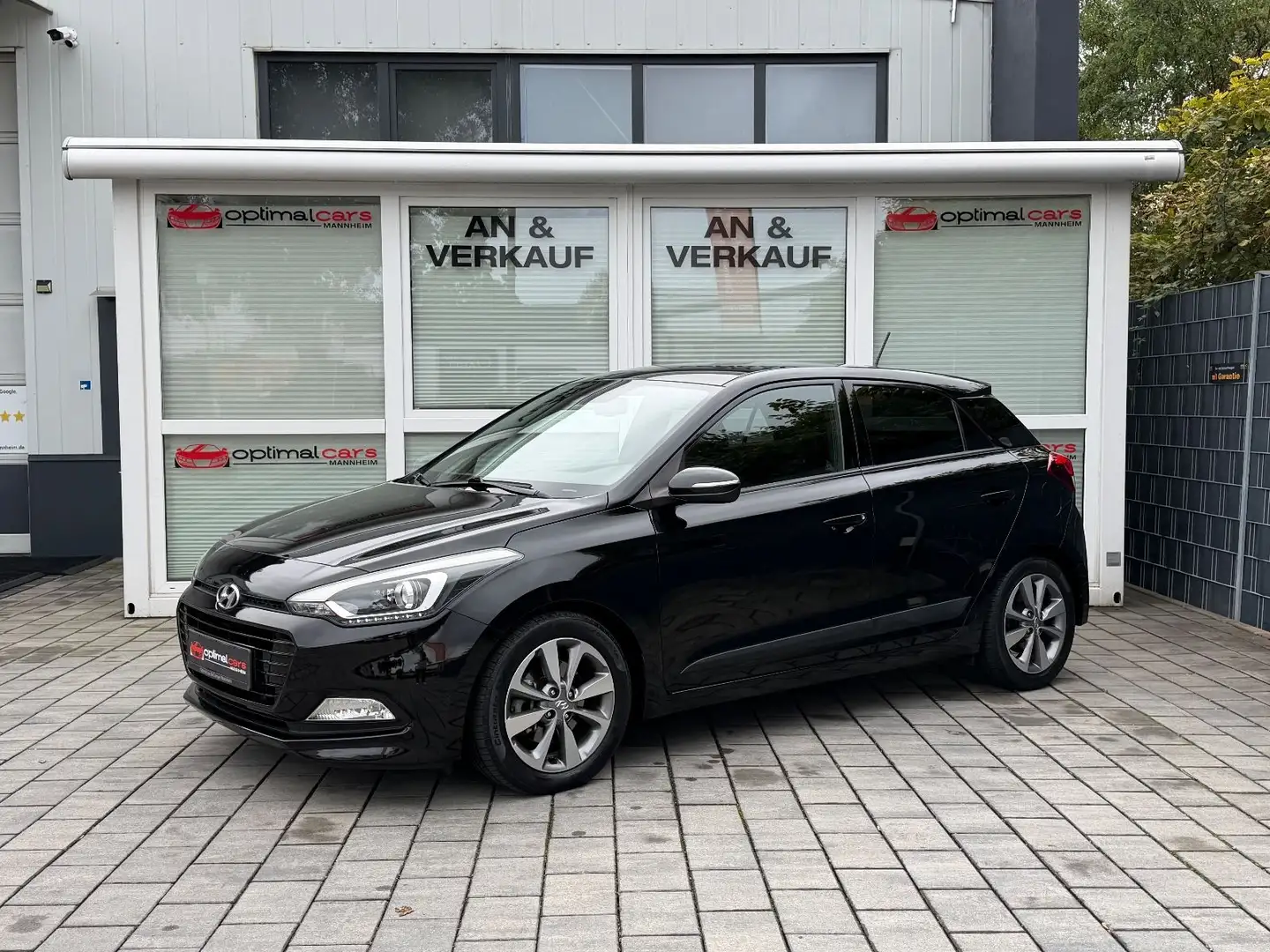 Hyundai i20 YES! Plus/NAVI/KAMERA/MFL/SITZHEIZUNG/2.HAND Schwarz - 1