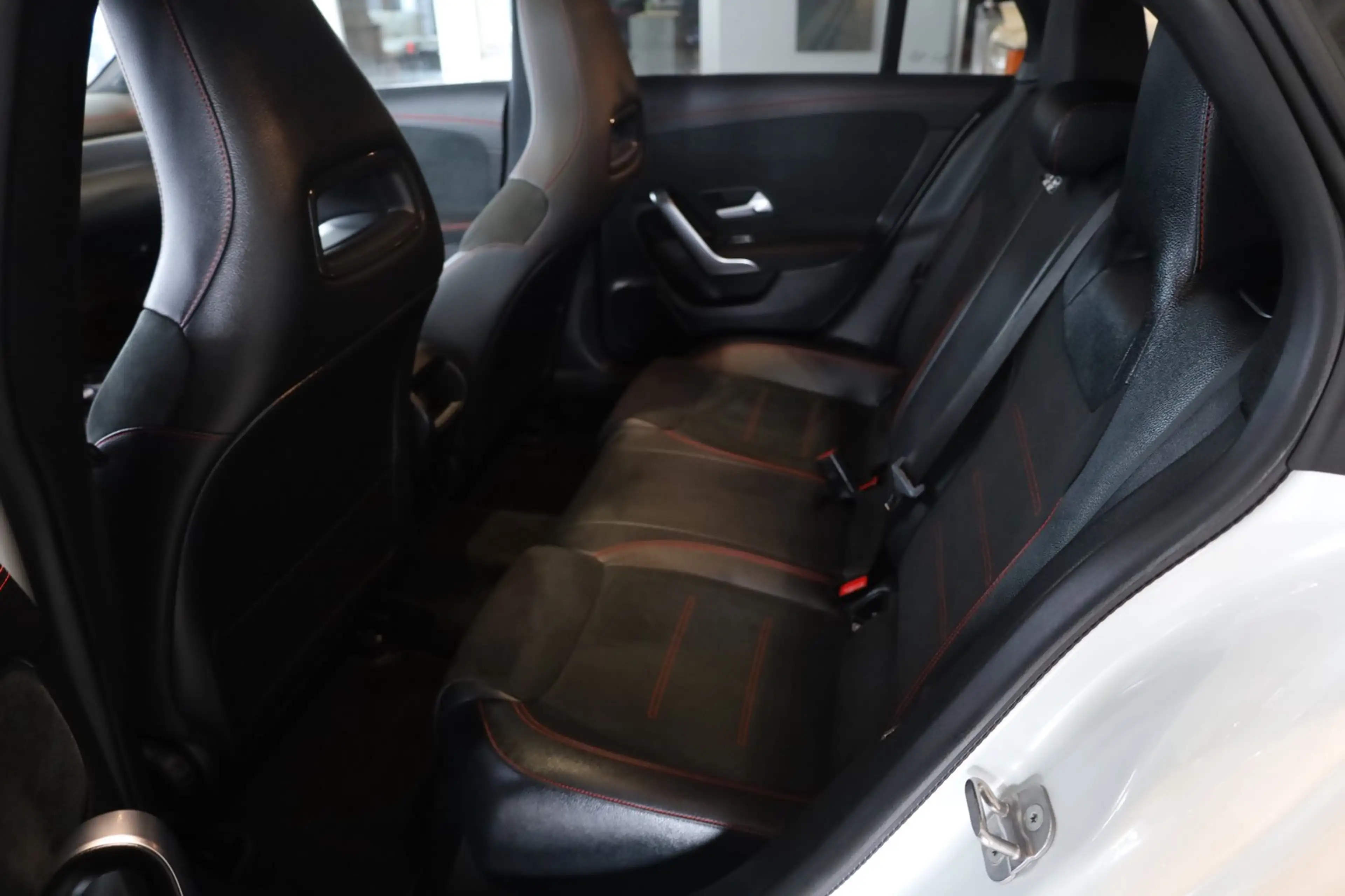 Mercedes-Benz CLA 220 d Shooting Brake AMG Line PANO/HUD — photo 7