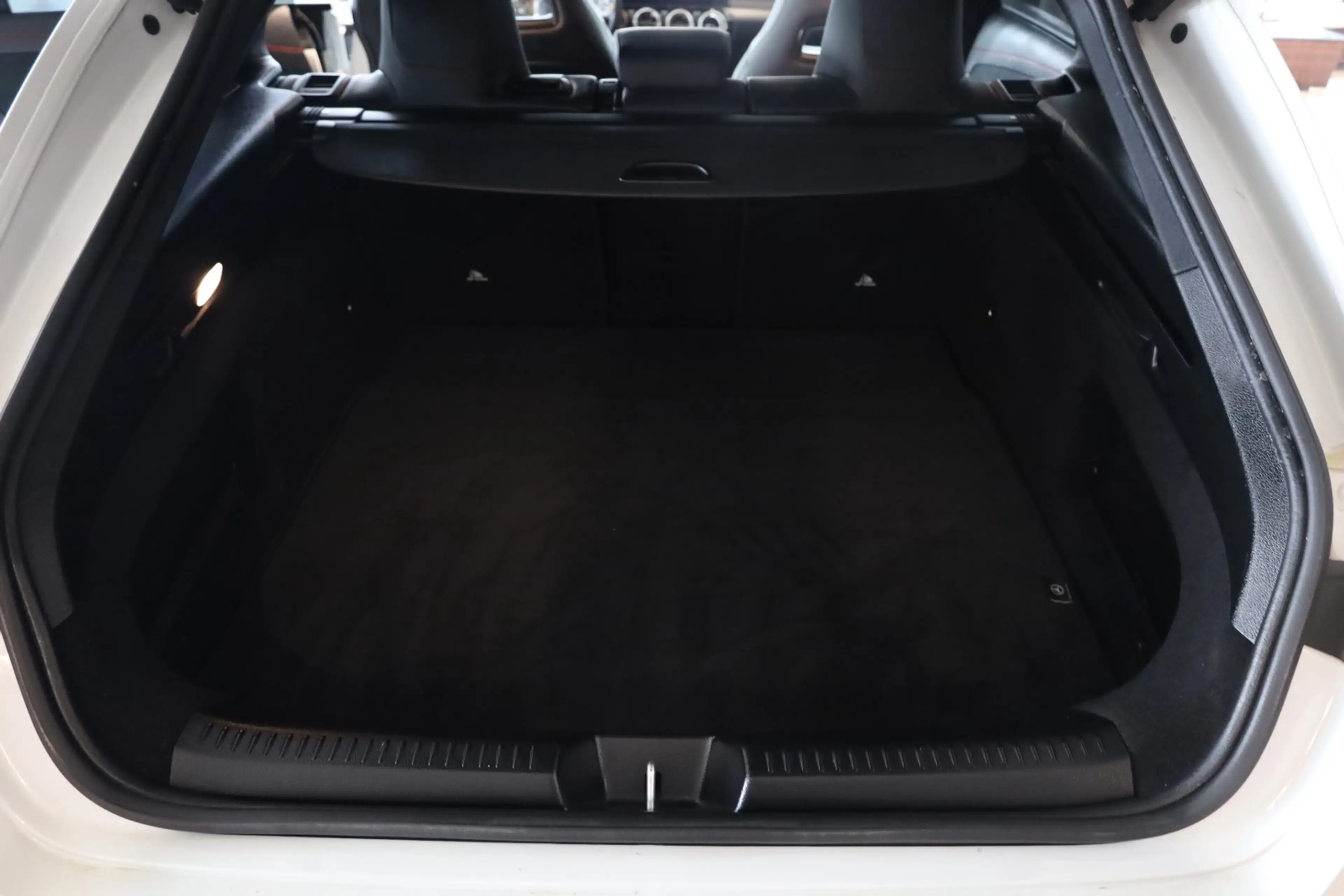 Mercedes-Benz CLA 220 d Shooting Brake AMG Line PANO/HUD — photo 4