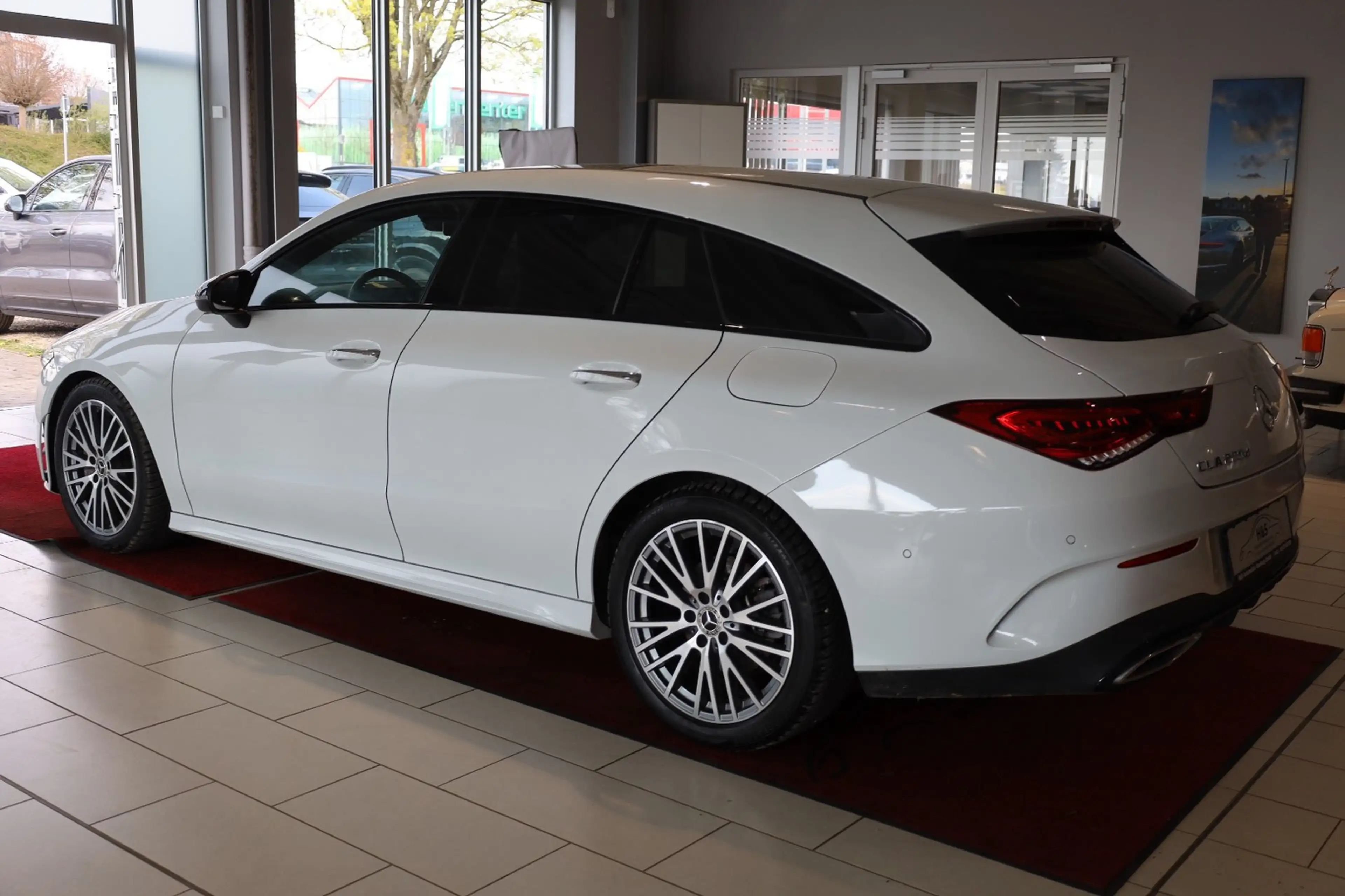 Mercedes-Benz CLA 220 d Shooting Brake AMG Line PANO/HUD — photo 11
