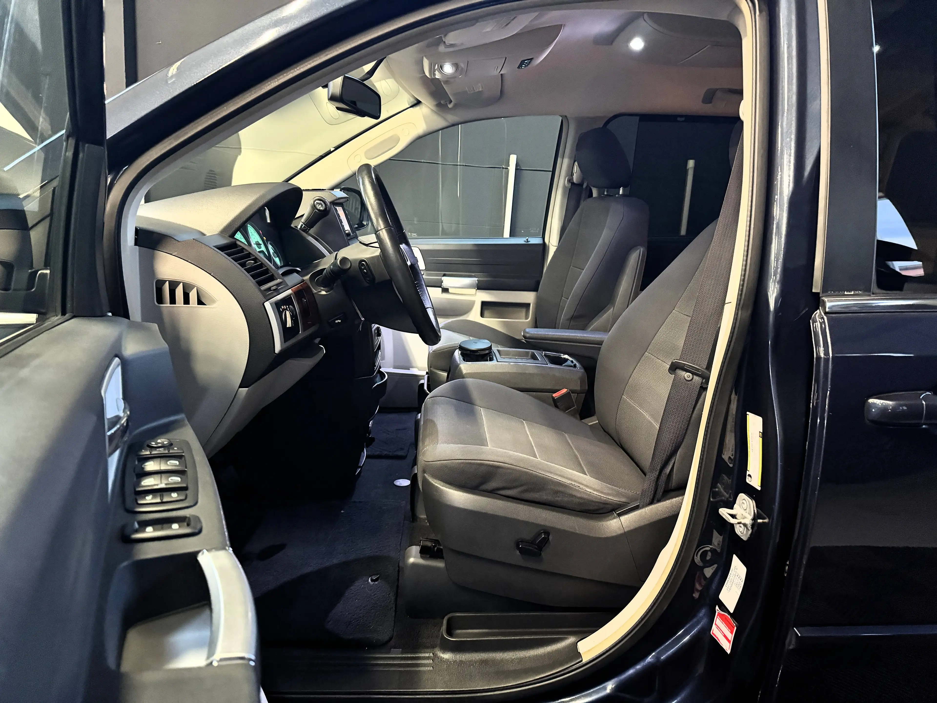 Chrysler Grand Voyager Touring 2,8 CRD Aut. 7-Sitzer/Erstbesitz/Elektr. Schiebetüren/Kamera/Navi — photo 9