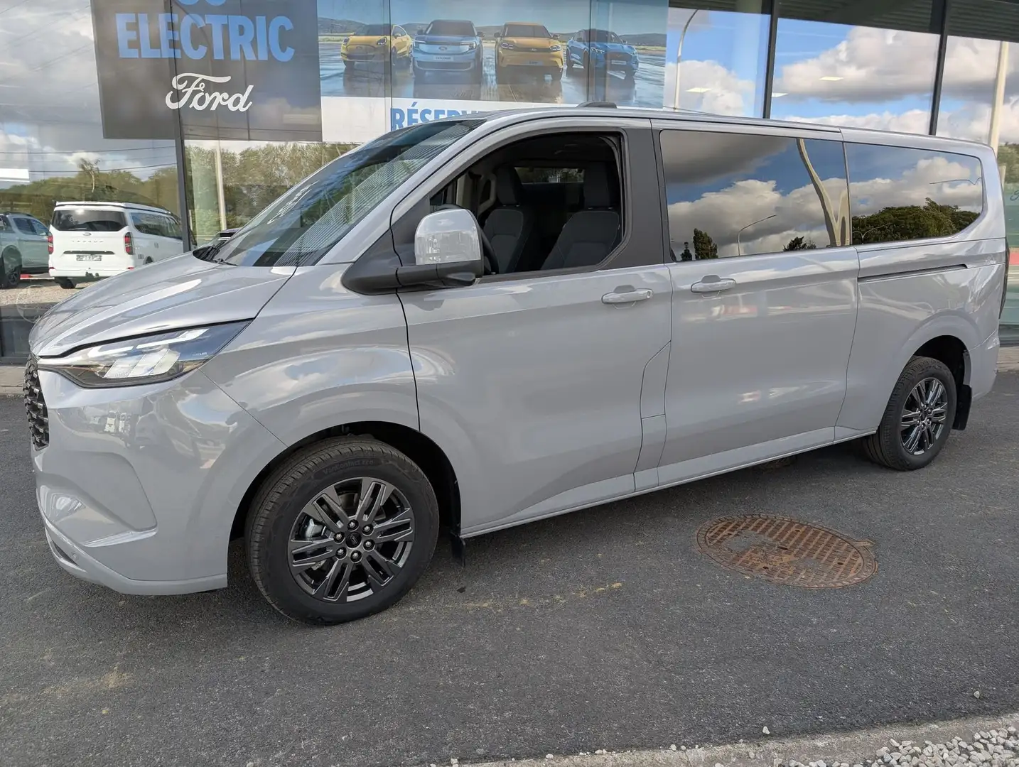 Ford Tourneo Custom Titanium - 2.5i PHEV 227cv - 120 km Grijs - 2