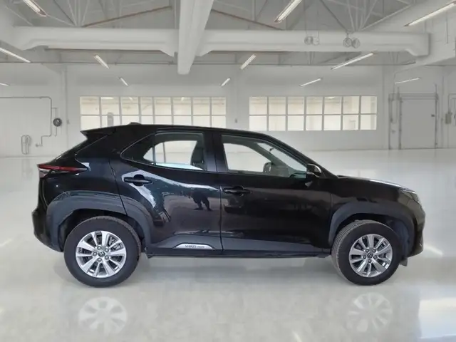Toyota Yaris Cross view 3