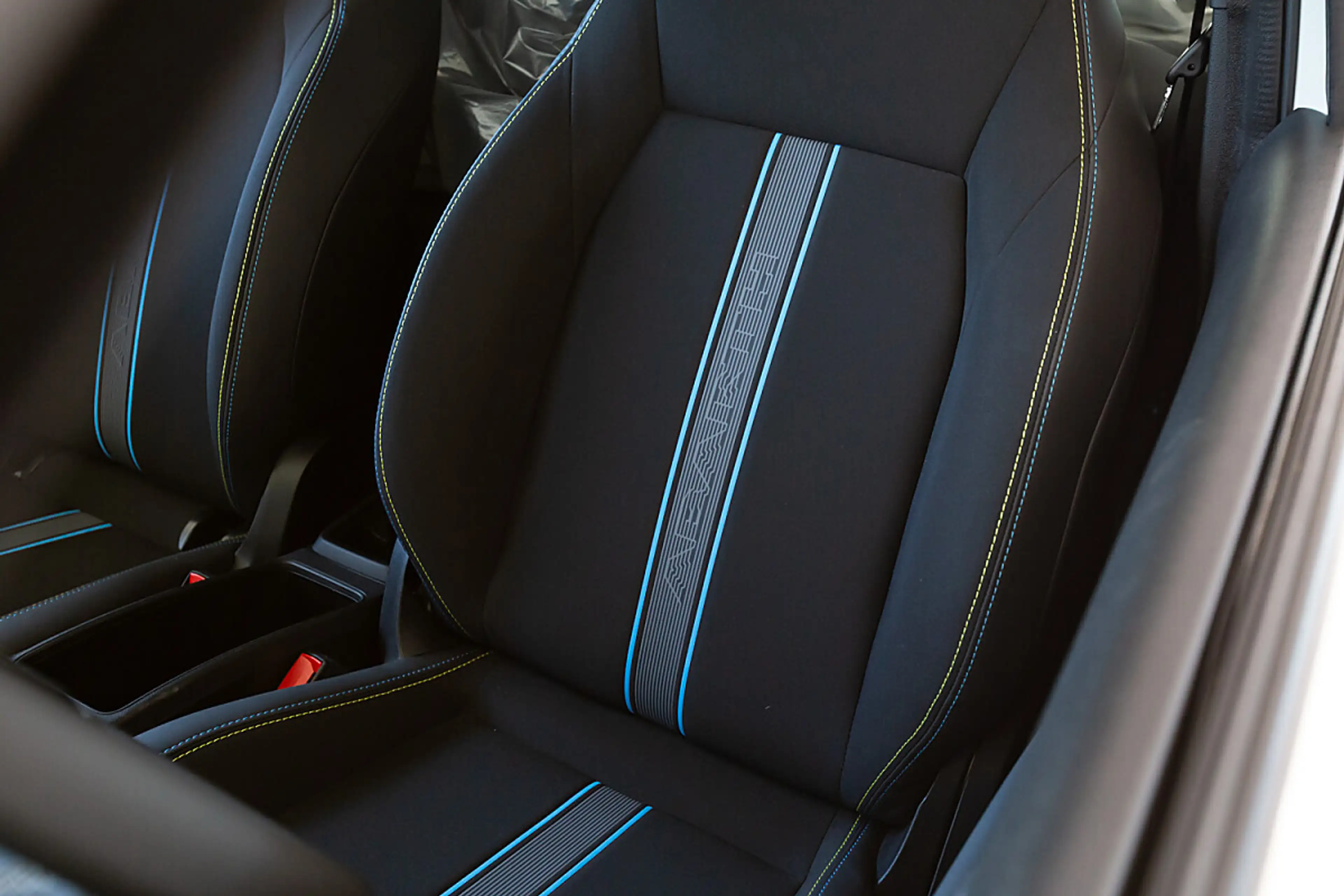 Abarth 500e — photo 13