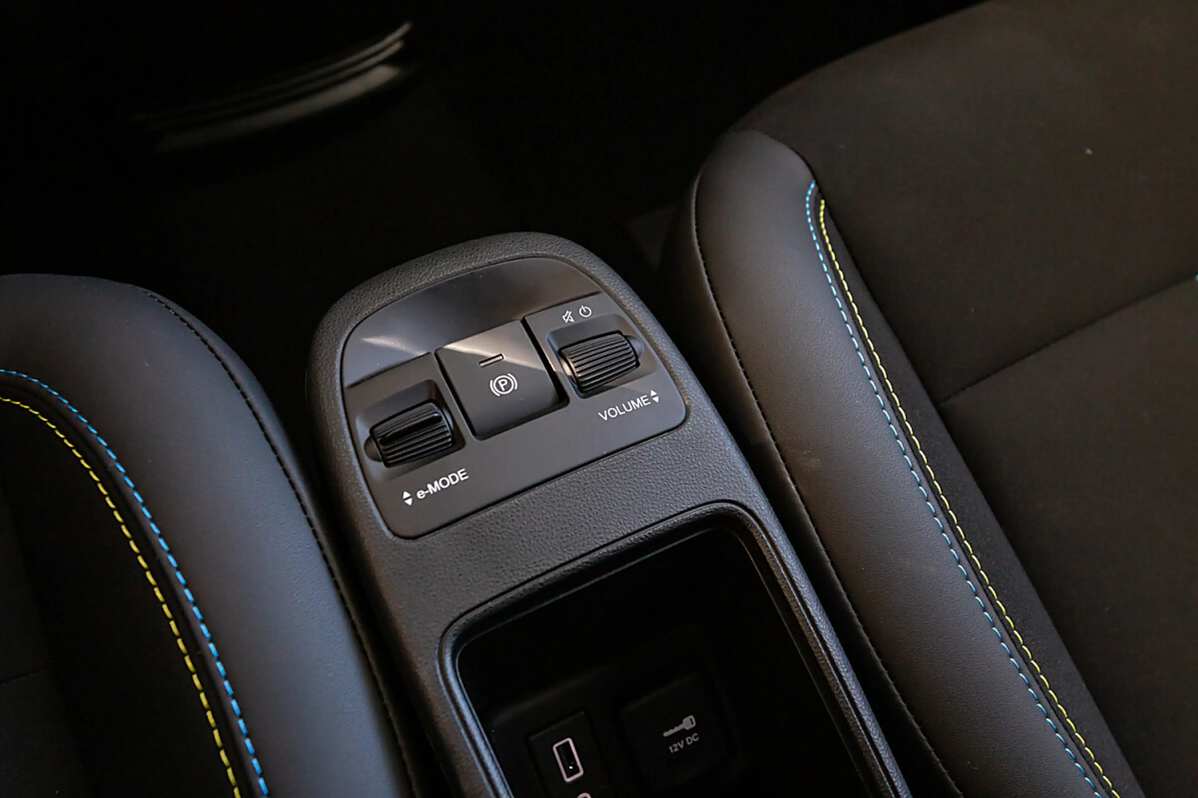 Abarth 500e — photo 10