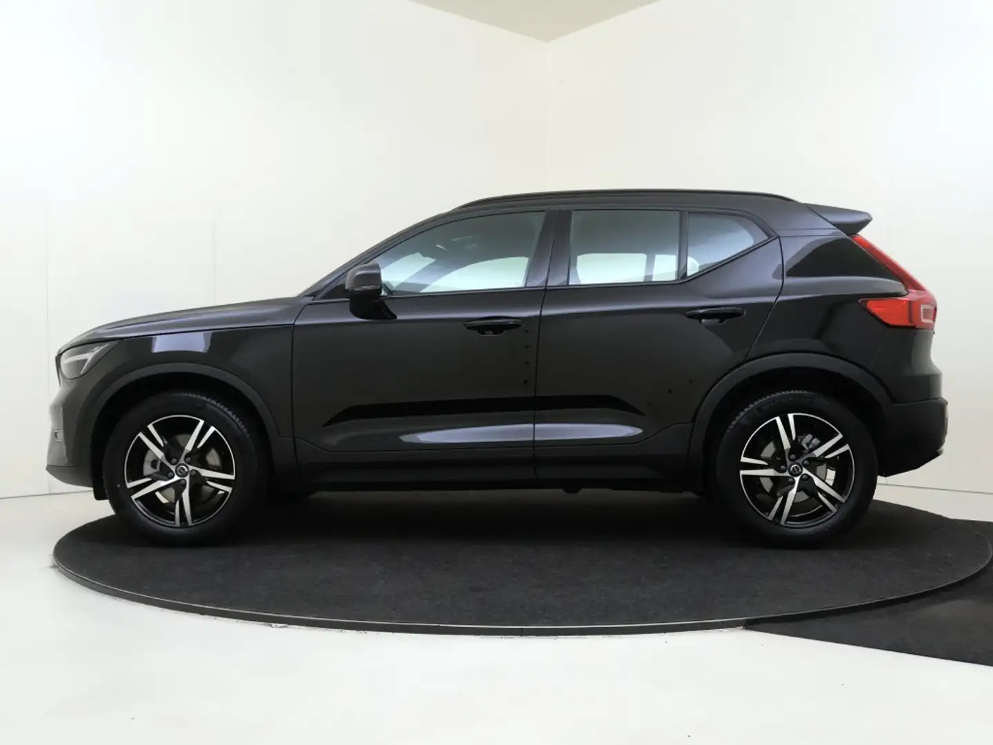Volvo XC40 B4 Plus Dark | Trekhaak | Dodehoekdetectie | Harma Noir - 2