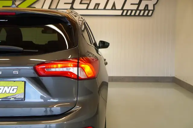 Ford Focus view 6
