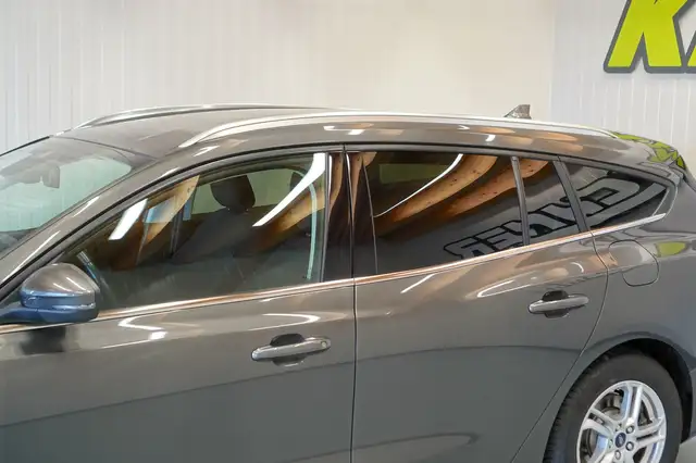 Ford Focus view 12