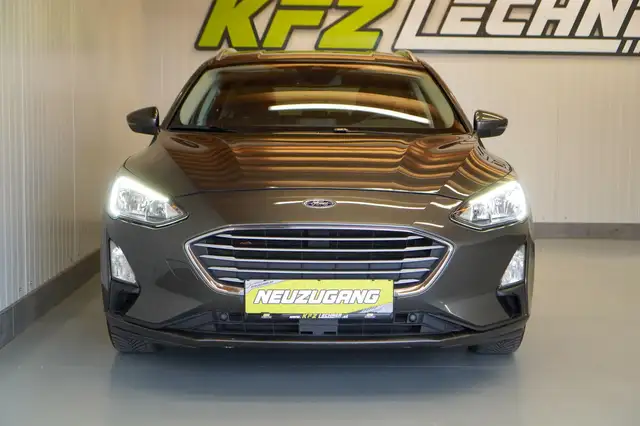 Ford Focus view 9