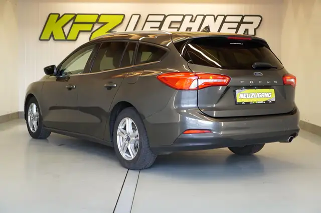 Ford Focus view 7